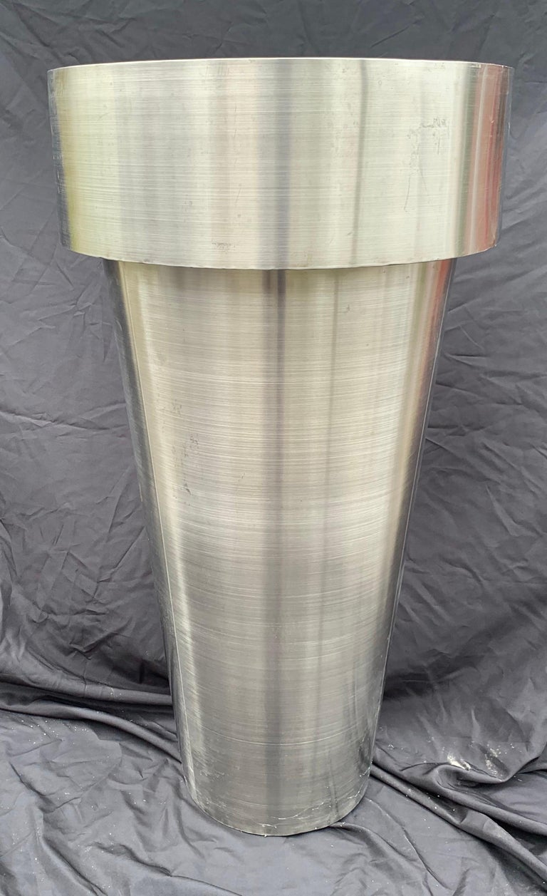 Wonderful Large Mid Century Modern Brushed Nickel Silver Planter Pedestal In Good Condition For Sale In Roslyn, NY