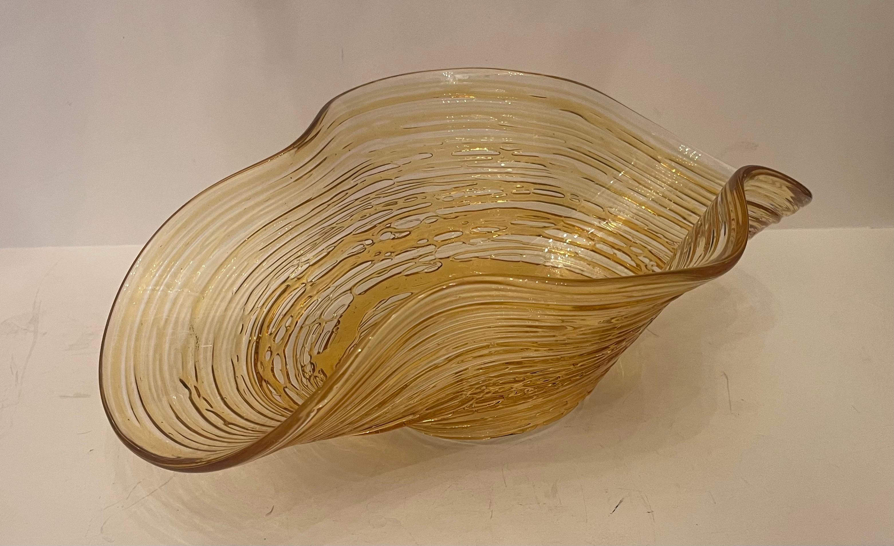 Wonderful Large Mid Century Modern Murano Seguso Blown Ruffle Glass Centerpiece In Good Condition For Sale In Roslyn, NY