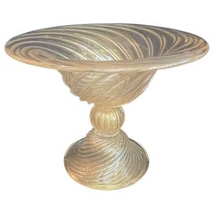 Magnifique grand centre de table en verre Seguso de Murano du milieu du siècle dernier, recouvert de tourbillons d'or