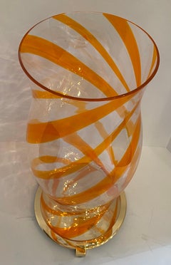 Wunderschöner großer moderner Lorin Marsh mundgeblasenes Glas Hurricane Schirm Messing Sockel