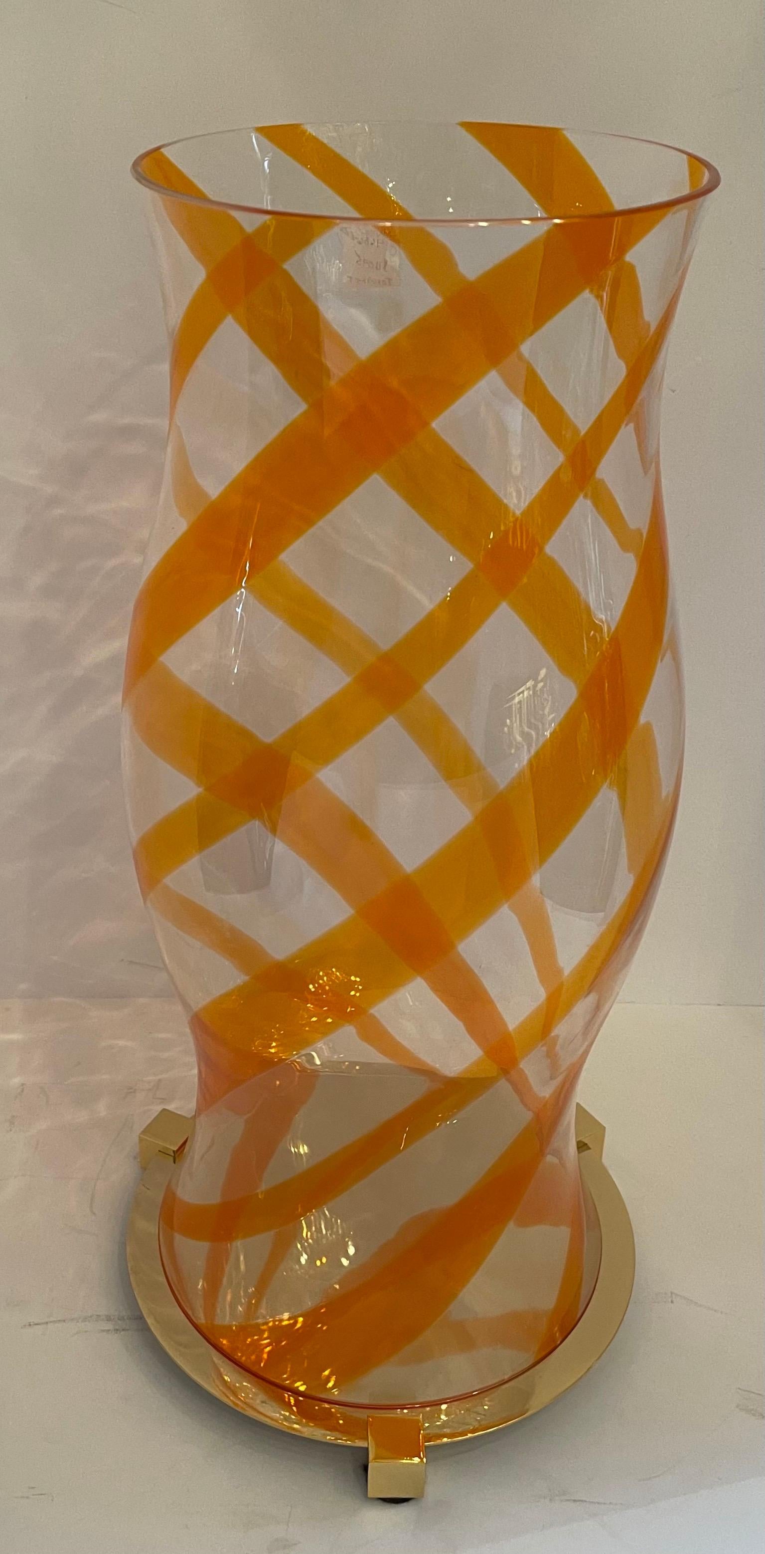 Poli Merveilleuse grande lampe moderne Lorin Marsh en verre soufflé à la main avec abat-jour en forme d'ouragan et base en laiton en vente
