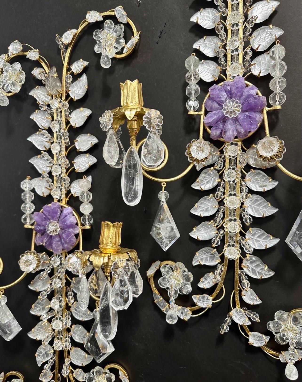 Wunderbares großes Paar Gold vergoldet Bergkristall Amethyst Blatt Paisley Baguès Wandleuchter (Belle Époque) im Angebot