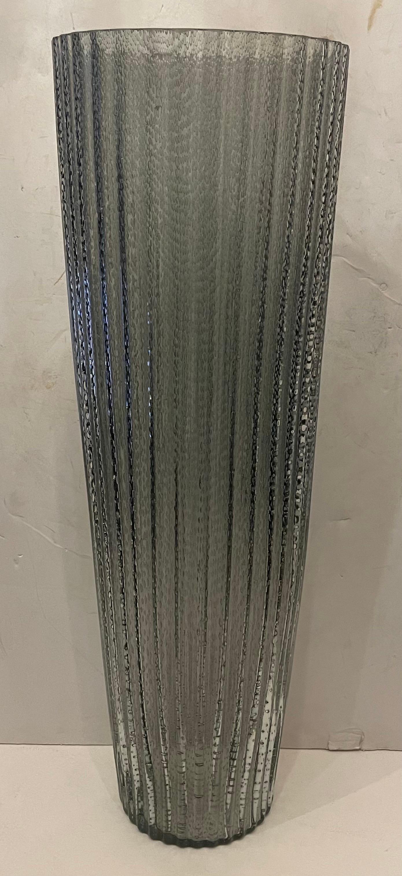 Meravigliosa coppia di vasi scanalati e nervati in vetro di Murano in stile Mid Century Modern