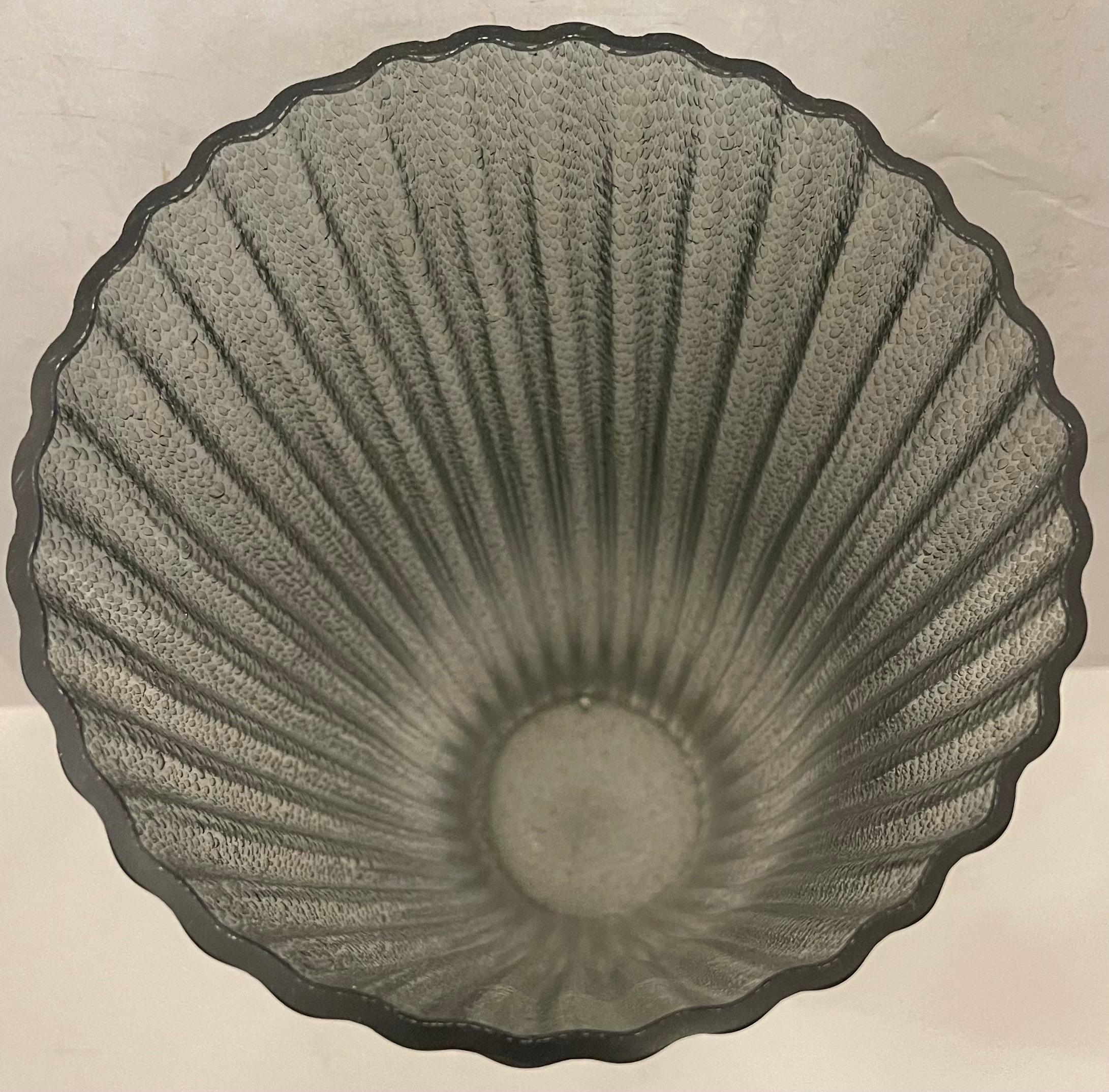 Moderno Meravigliosa coppia di vasi scanalati a coste in vetro di Murano della metà del secolo scorso in vendita
