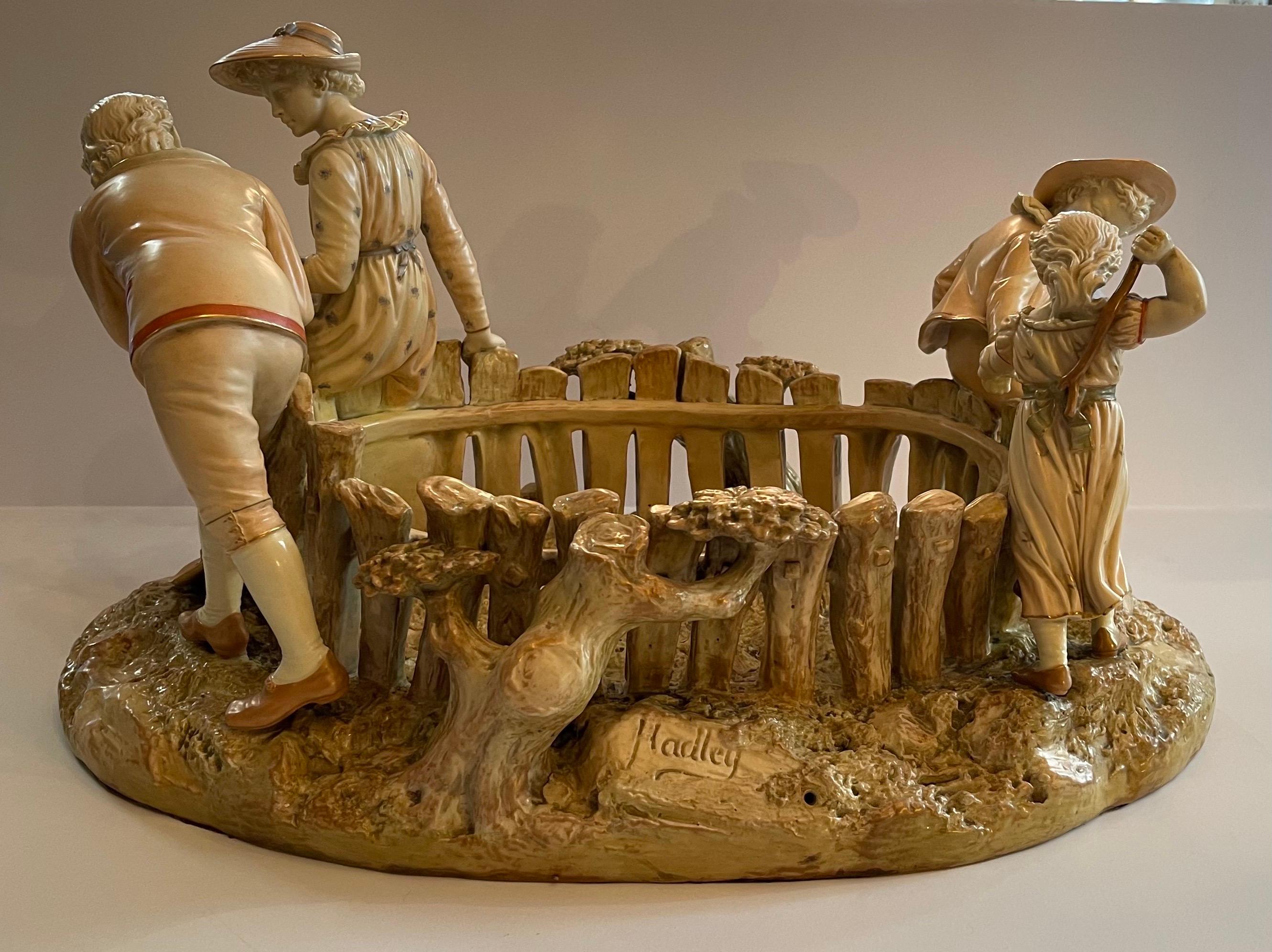 Anglais Magnifique grand centre de table anglais figuratif en porcelaine Royal Worcester Hadley en vente
