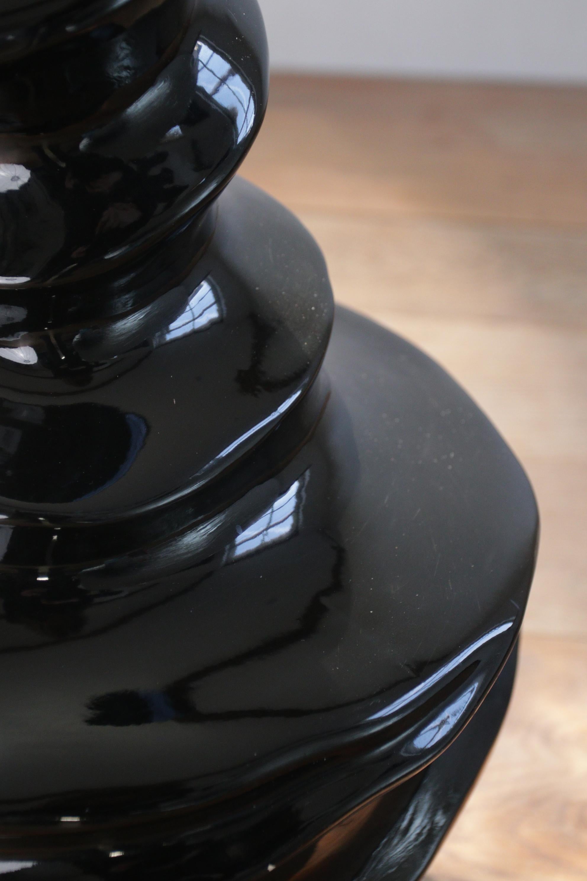 Meraviglioso vaso nero scultoreo di grandi dimensioni In condizioni buone in vendita a Boven Leeuwen, NL
