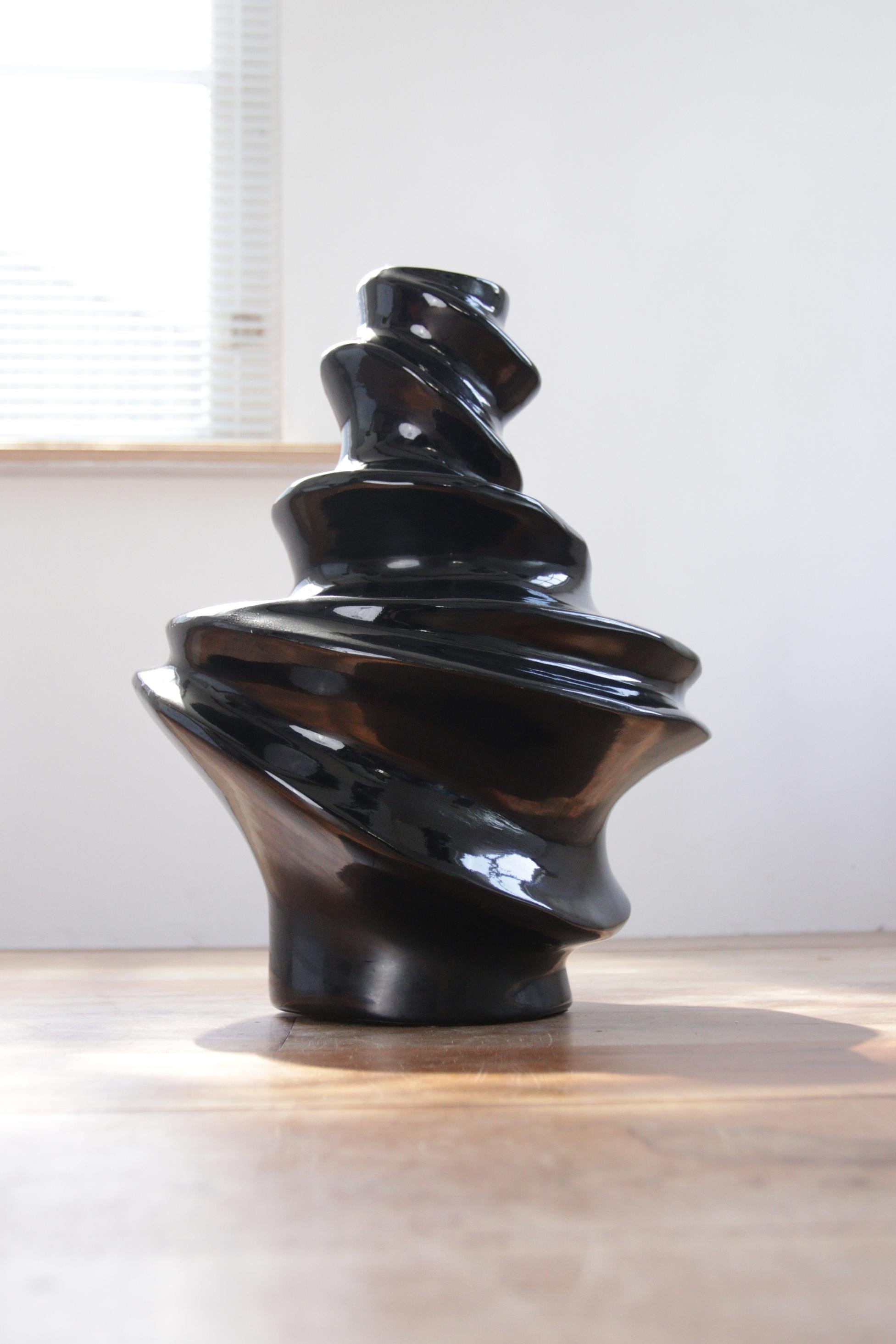 Fine XX secolo Meraviglioso vaso nero scultoreo di grandi dimensioni in vendita