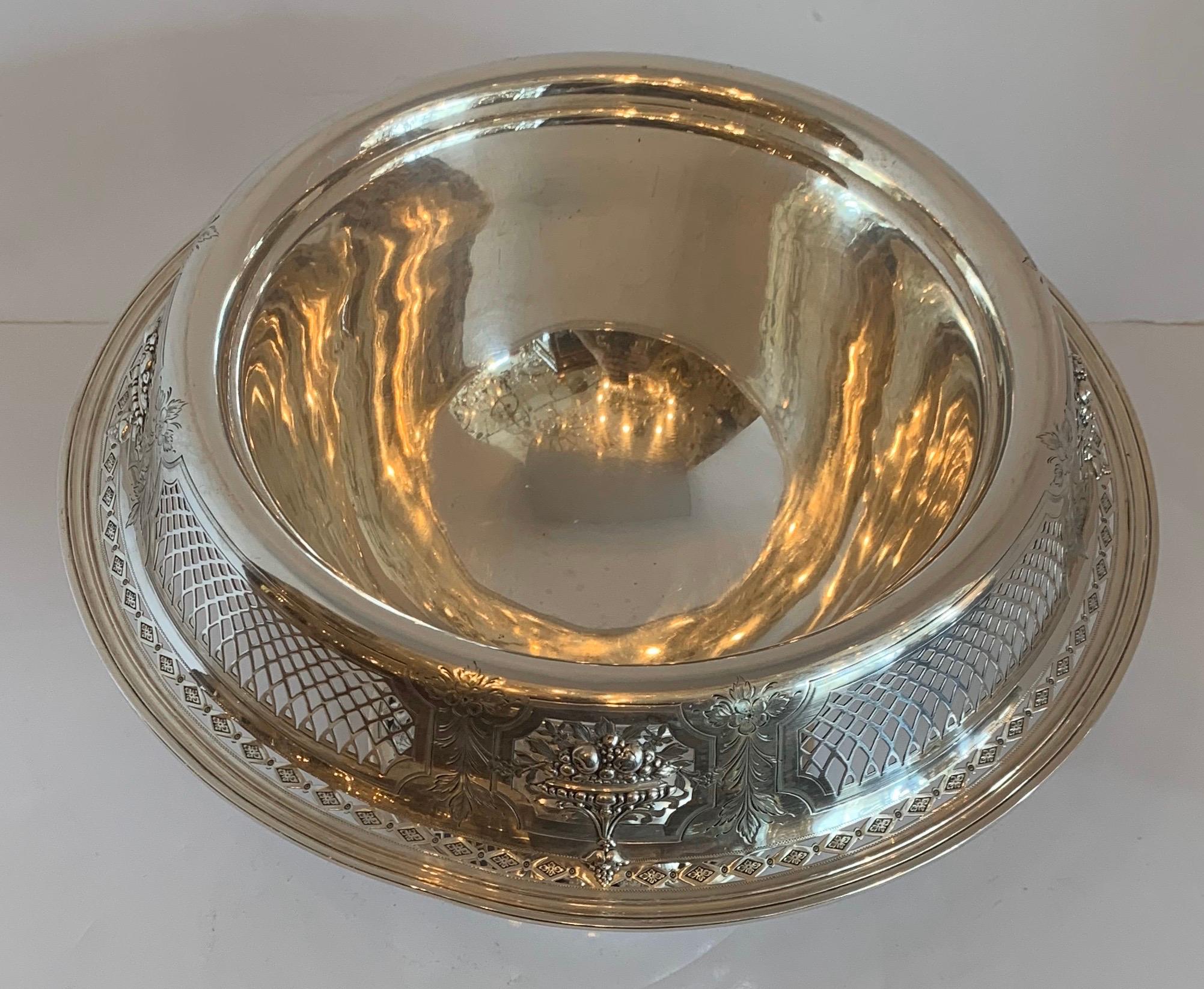 Wunderbare große Sterling Silber durchbohrt Blume Urne Korb Tafelaufsatz Schale Stand (Neoklassisch) im Angebot