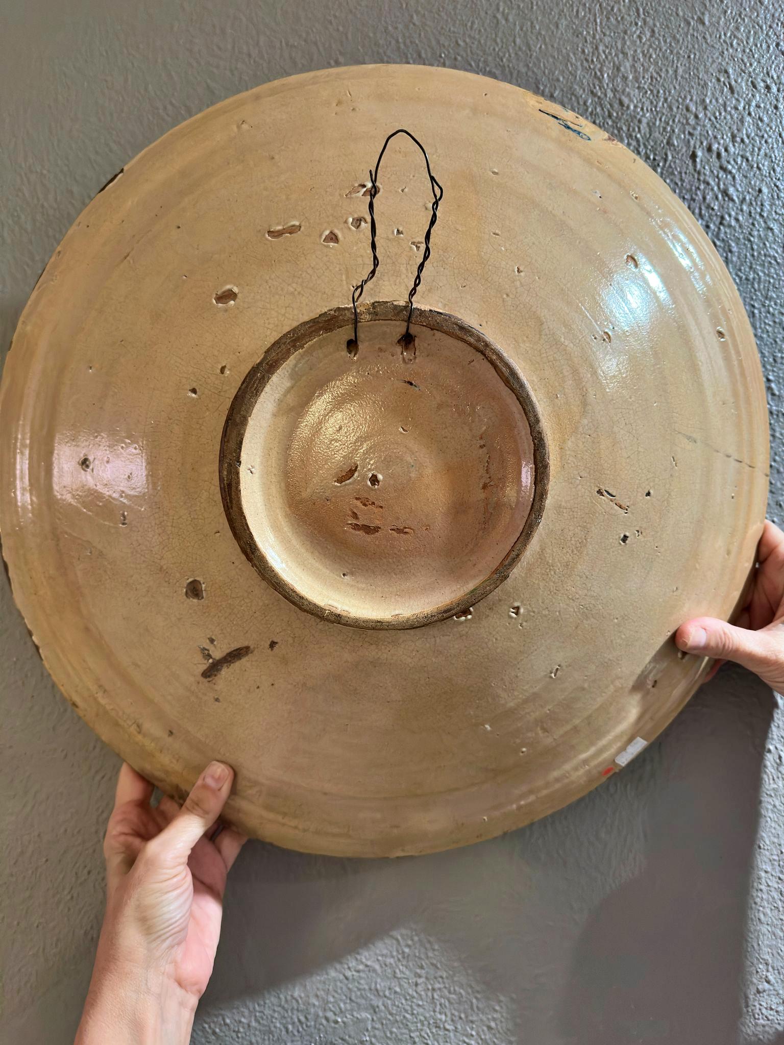 Merveilleuse grande assiette ronde toscane (Sienne) du 18e siècle en vente 11
