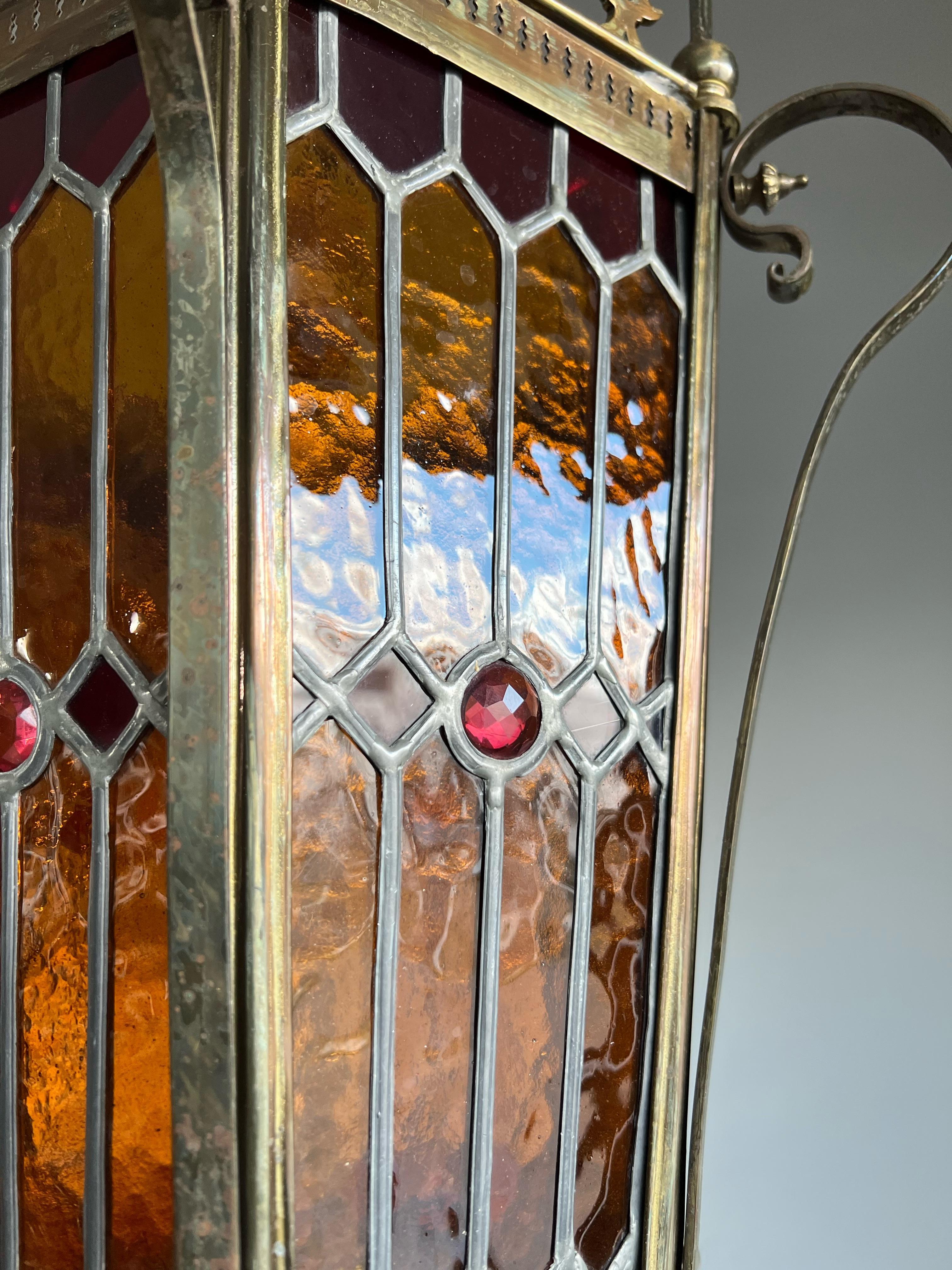 Maravillosa lámpara colgante/linterna victoriana tardía de bronce y cristal emplomado manchado en venta 3