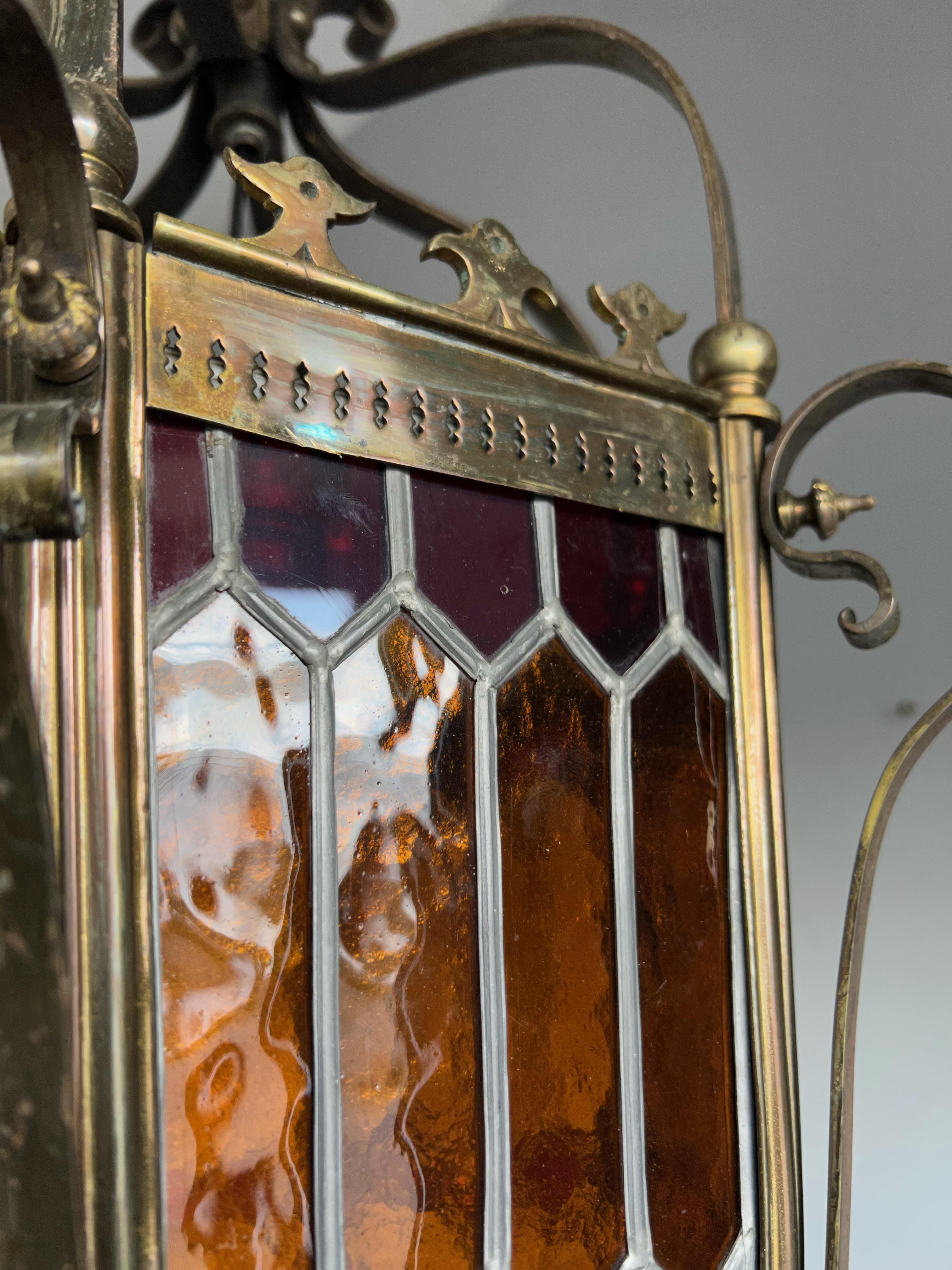 Maravillosa lámpara colgante/linterna victoriana tardía de bronce y cristal emplomado manchado en venta 8