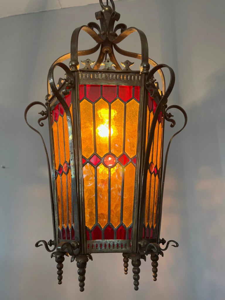 Wonderful Late Victorian Bronze and Stain Leaded Glass Pendant Light / Lantern In Good Condition For Sale In Lisse, NL