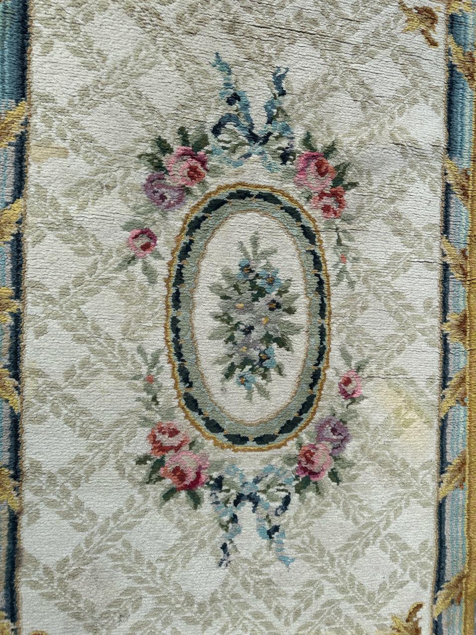 Pretty antique French Savonnerie rug with nice floral design and beautiful colours, entirely hand knotted with wool on cotton foundation.

✨✨✨

