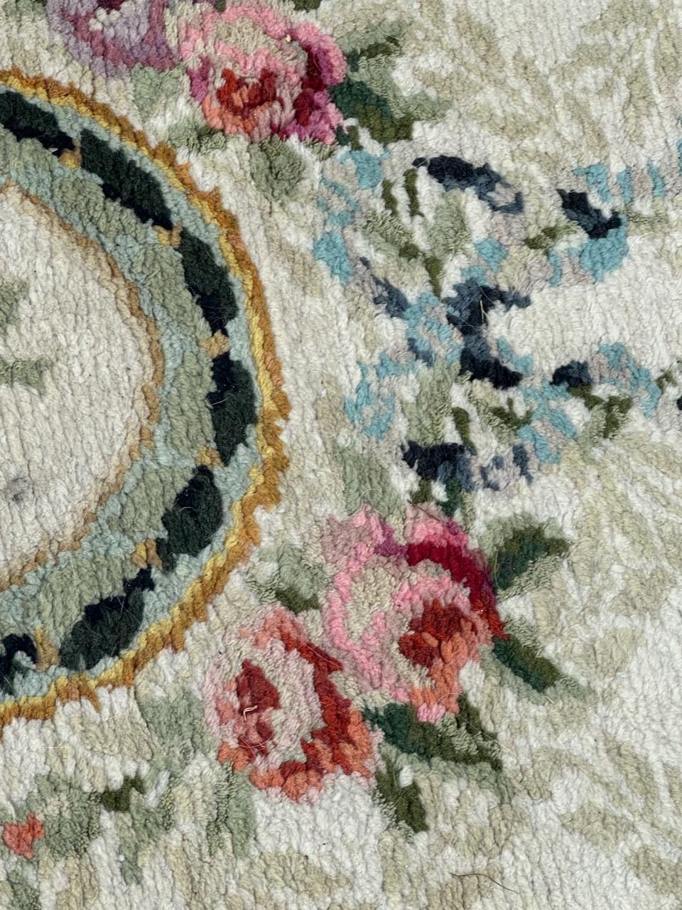 Wonderful Little Antique French Savonnerie Rug In Good Condition For Sale In Saint Ouen, FR