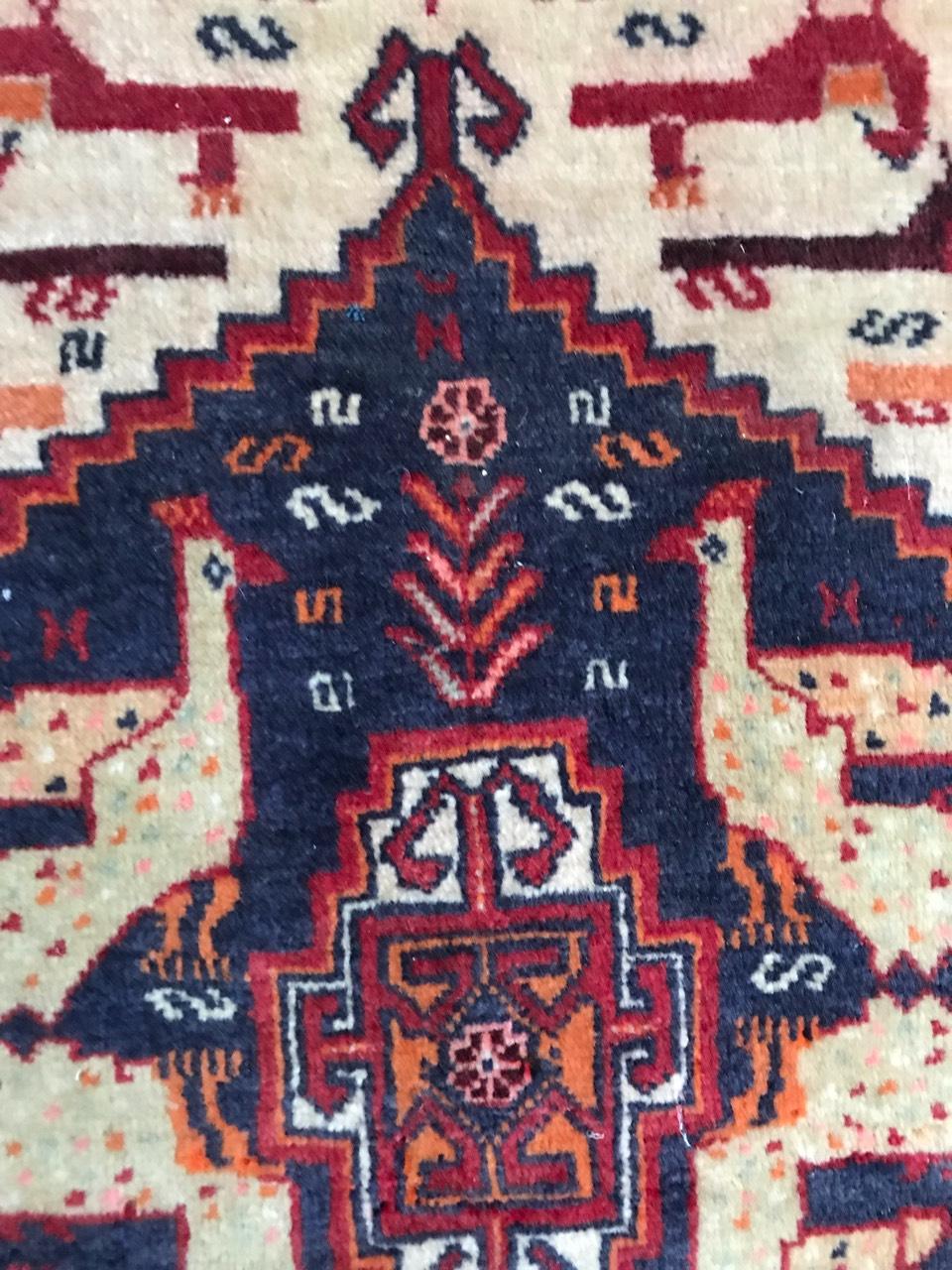 Merveilleux petit tapis fin de Ghashghai de Bobyrug en vente 1