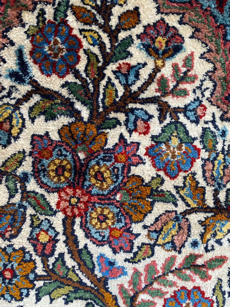 Wunderschöner kleiner indischer Vintage-Teppich aus feiner Seide im Angebot 4