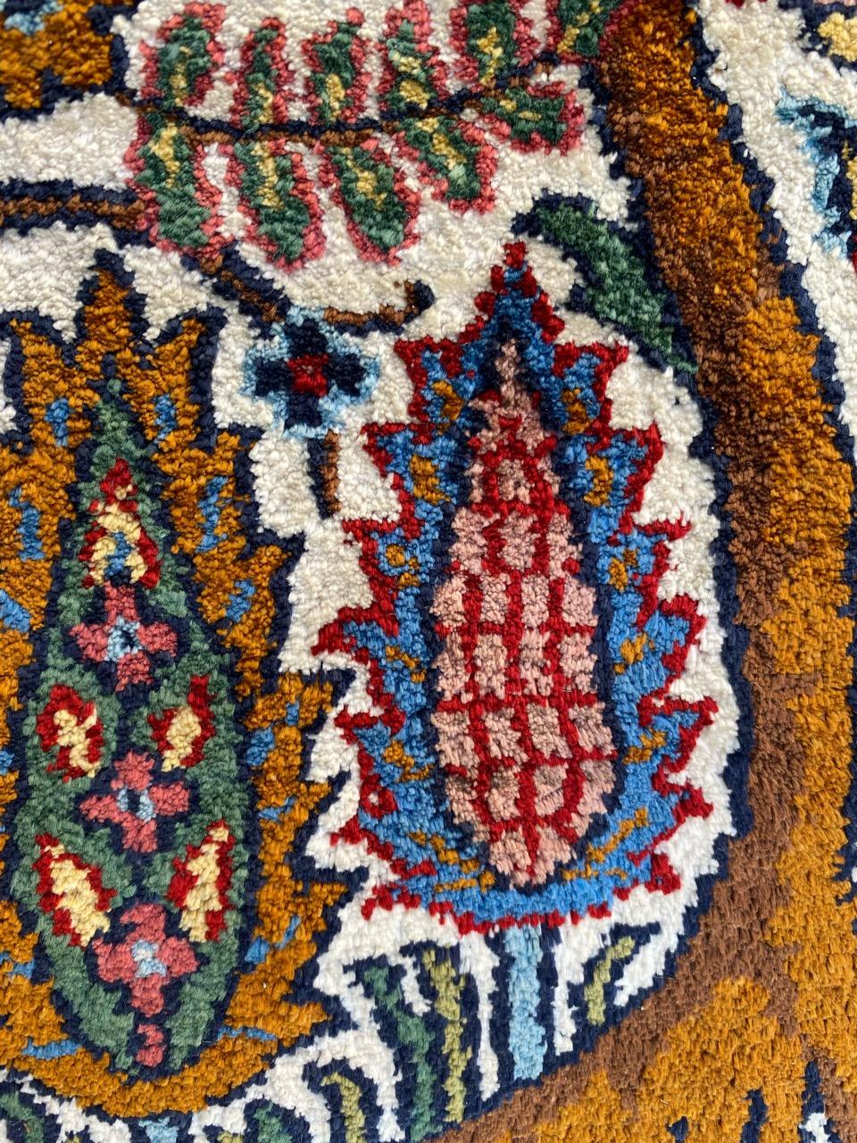 Wunderschöner kleiner indischer Vintage-Teppich aus feiner Seide im Angebot 8