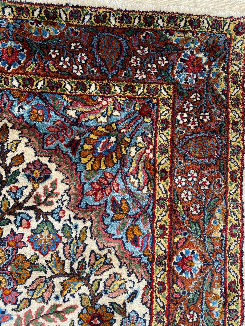 Wunderschöner kleiner indischer Vintage-Teppich aus feiner Seide im Angebot 2