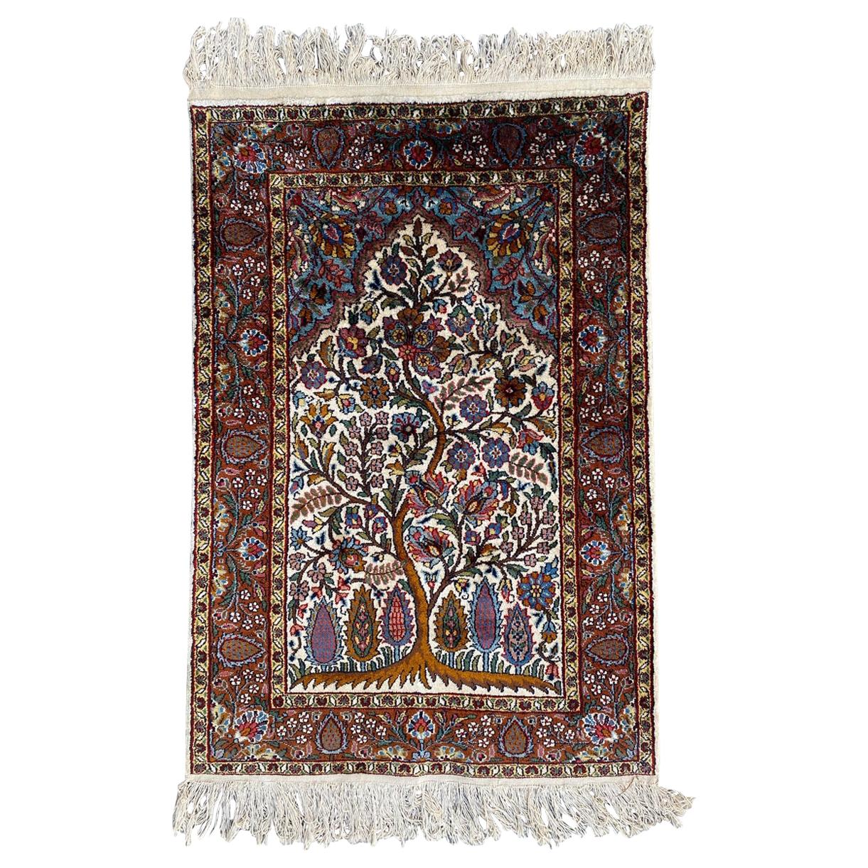 Wunderschöner kleiner indischer Vintage-Teppich aus feiner Seide im Angebot