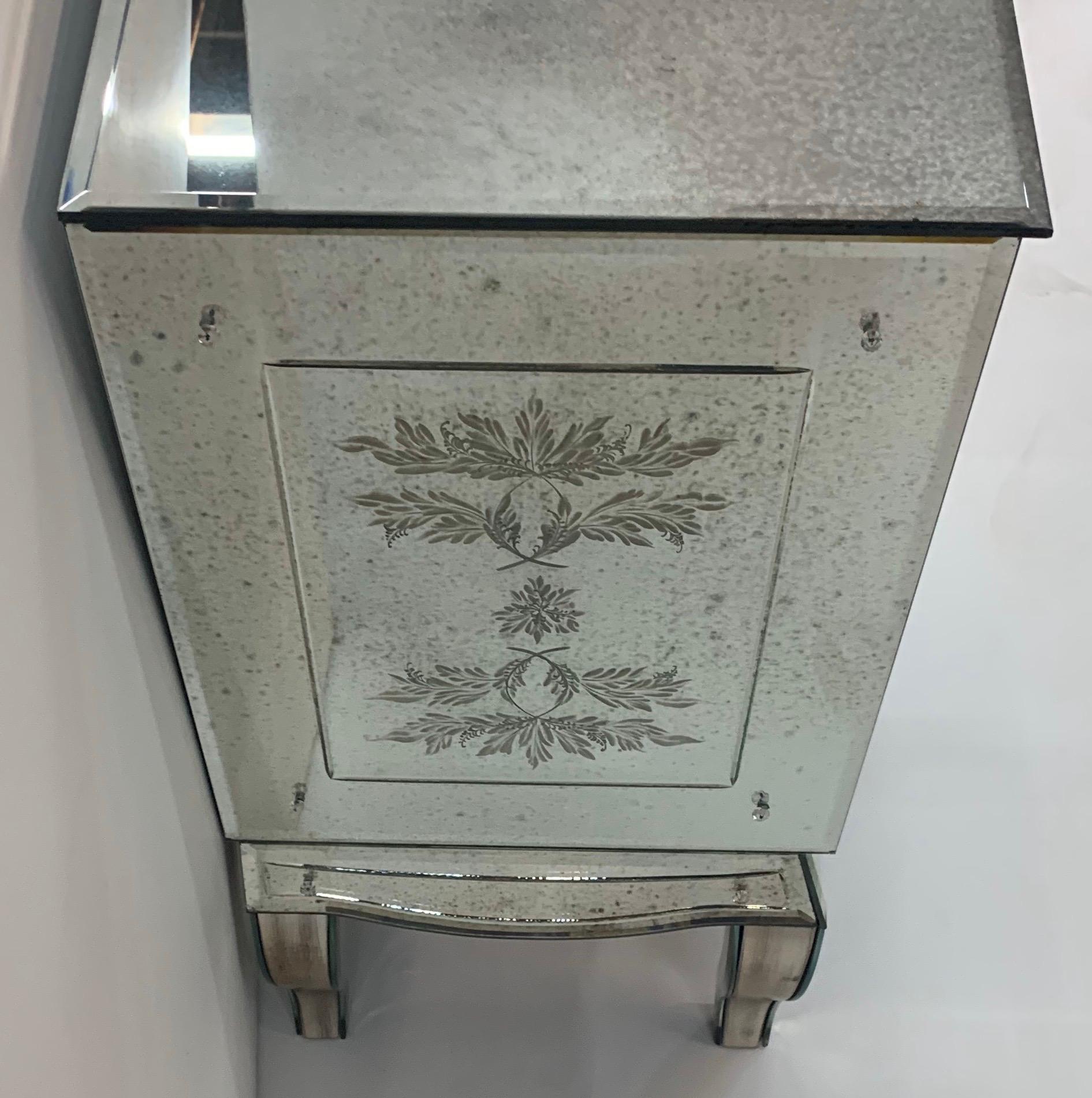 Wonderful Lorin Marsh Etched Two-Drawer Mirrored Chest with Flower Rosette Pulls In Good Condition For Sale In Roslyn, NY