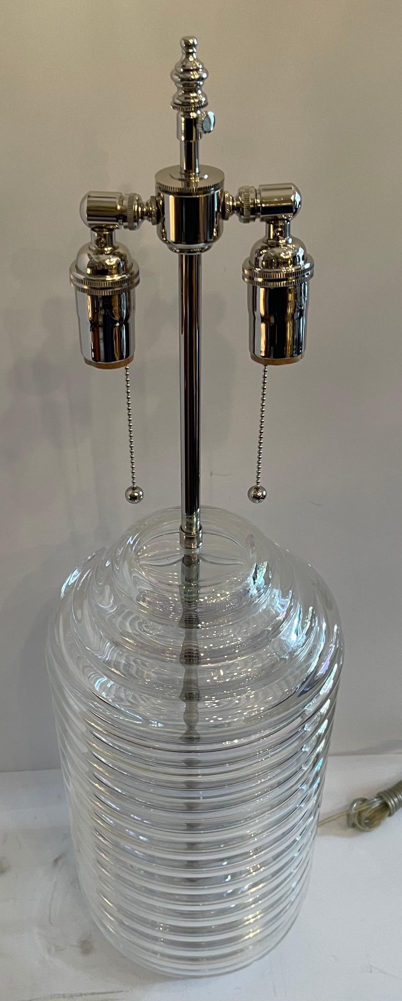 Mid-Century Modern Merveilleuse lampe Lorin Marsh Murano Italie Art Glass Beehive Iridescent Base en Lucite en vente