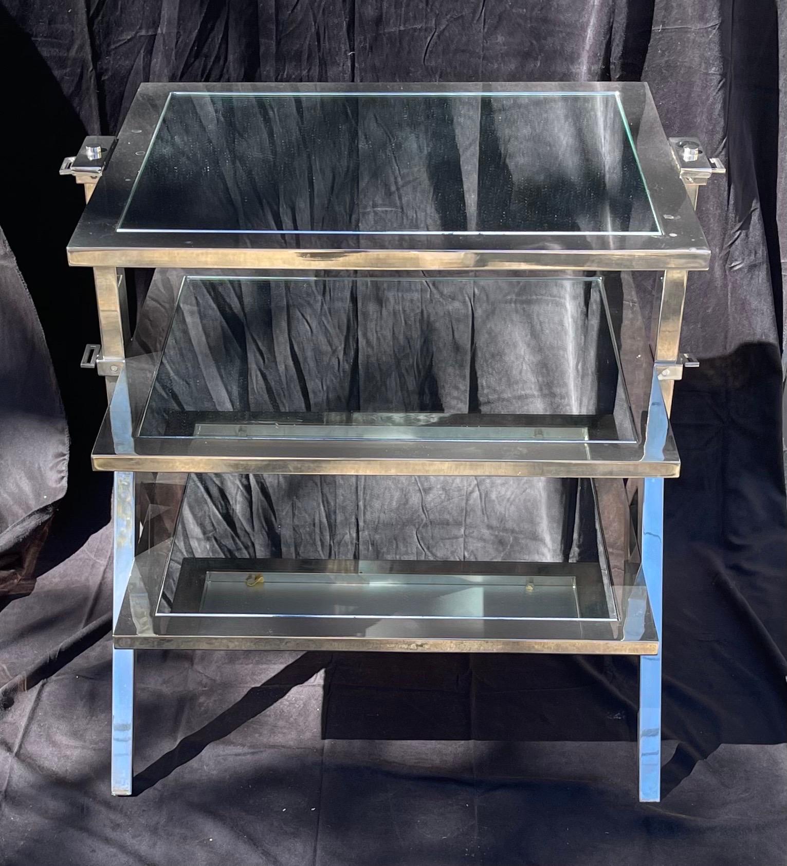 A wonderful Lorin Marsh polished nickel and mirror three-tier side table

Measurements:
28.5