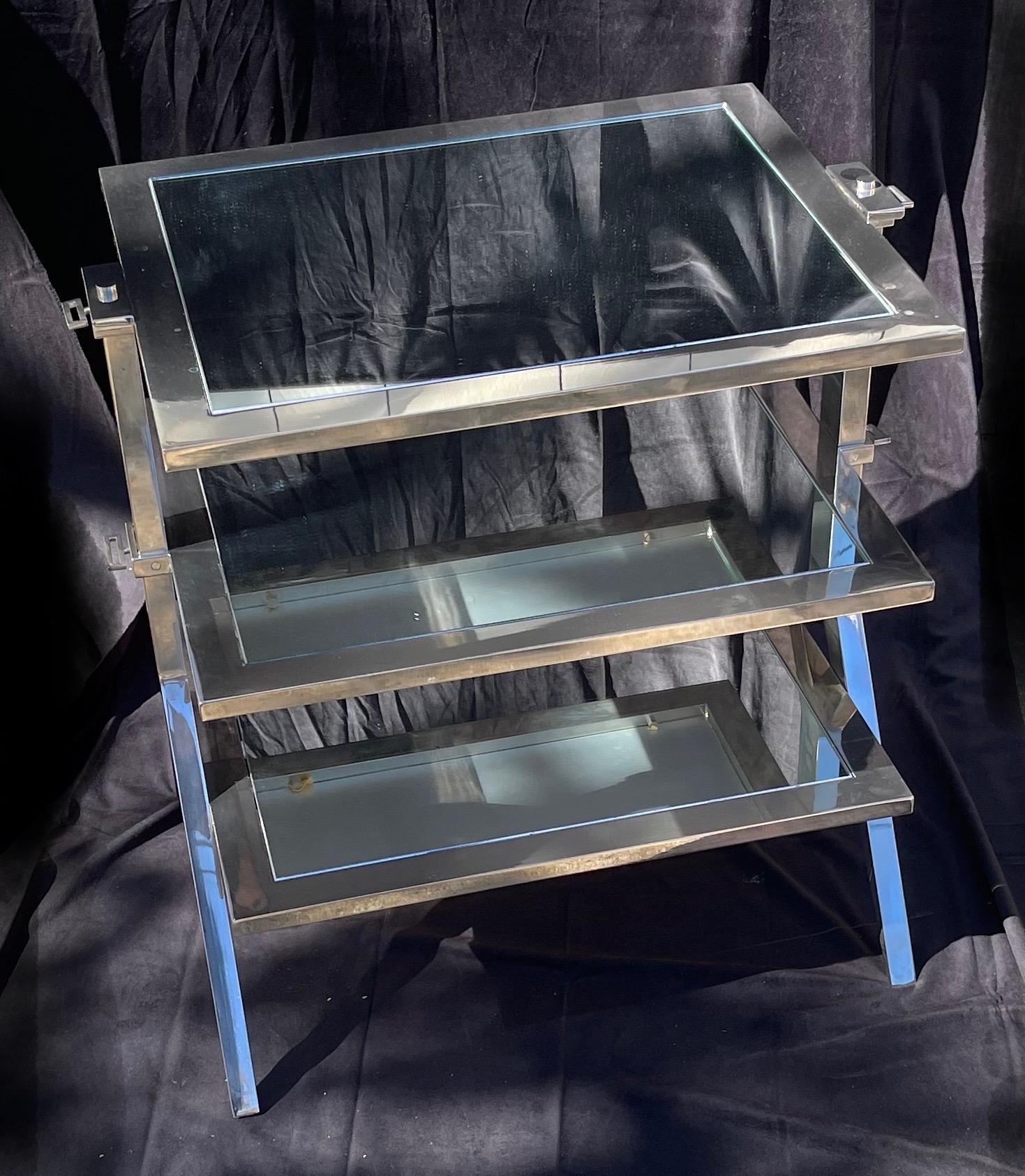 Wonderful Lorin Marsh Polished Nickel Mirror Three-Tier Side Table In Good Condition For Sale In Roslyn, NY