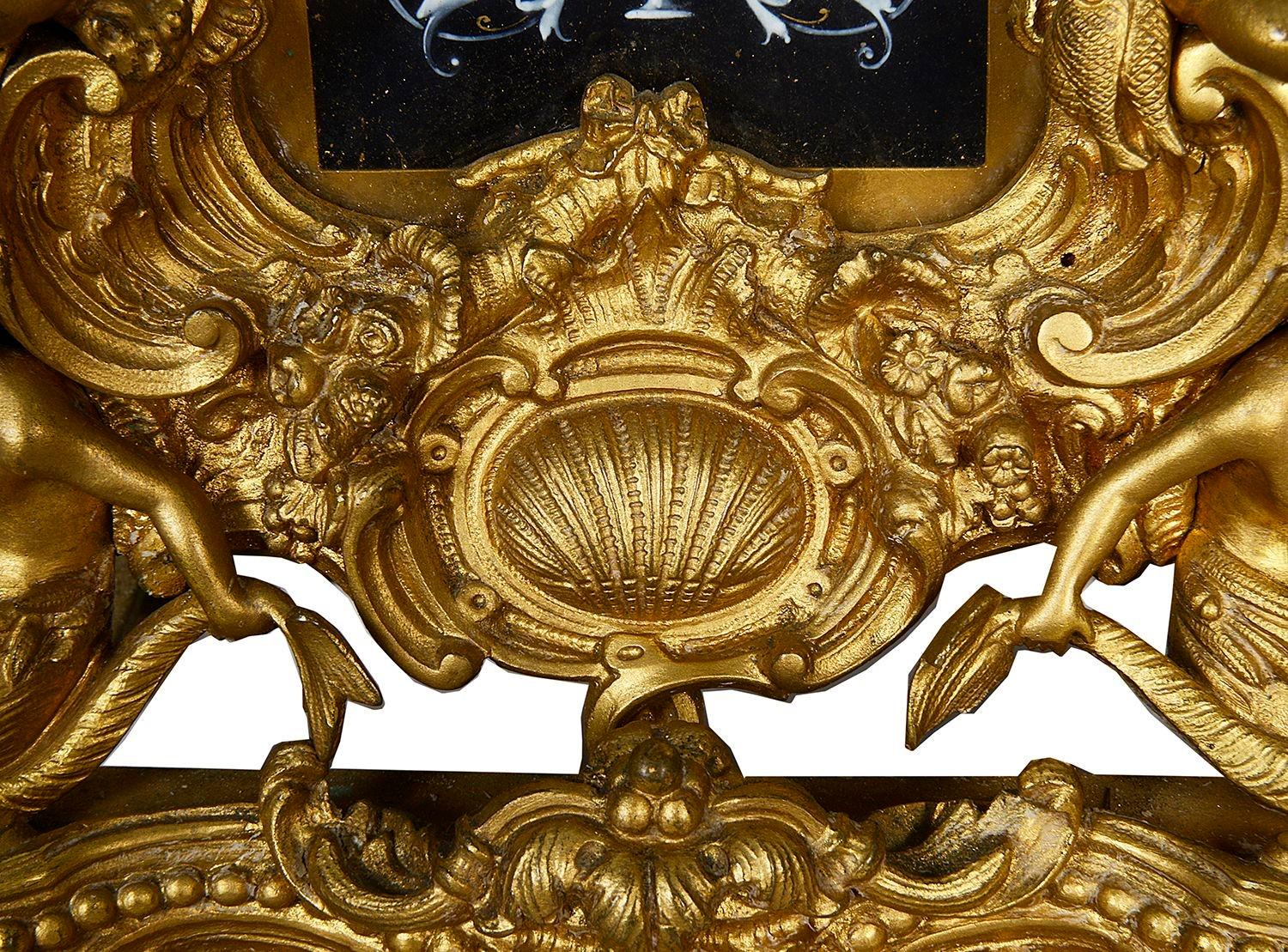 Maravilloso reloj de carruaje ornamentado en ormolu dorado estilo Luis XVI. en venta 7