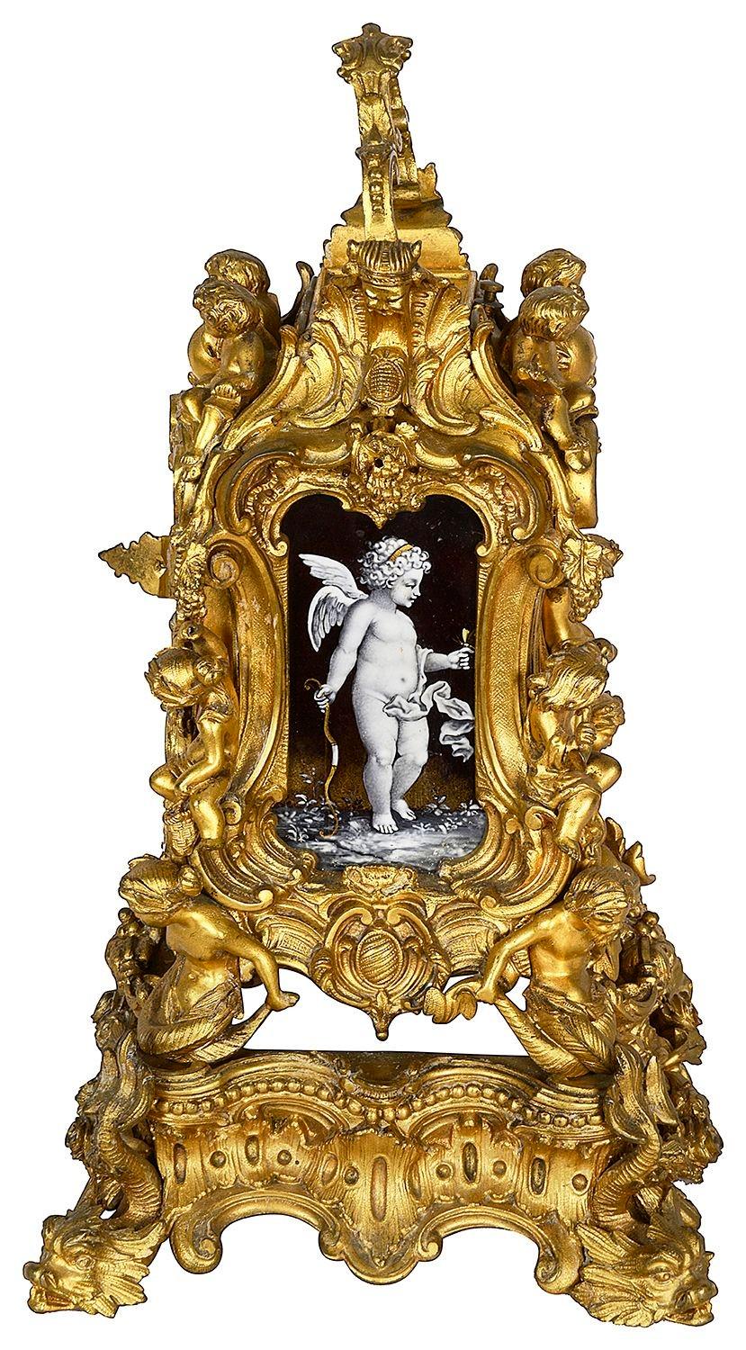 XIXe siècle Merveilleuse horloge à chariot de style Louis XVI ornée de dorures et de bronze doré. en vente