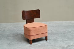 Merveilleuse chaise basse Art Déco en velours et orme des années 1930