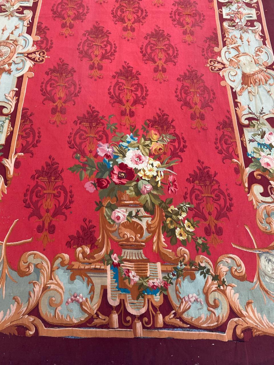 Sehr schöne und feine 19. Jahrhundert Aubusson langen Läufer, von einem Paar von Aubusson Wandteppich Panel zusammengesetzt, mit schönen floralen Design und schönen natürlichen Farben, ganz und fein von Hand gewebt mit Wolle.