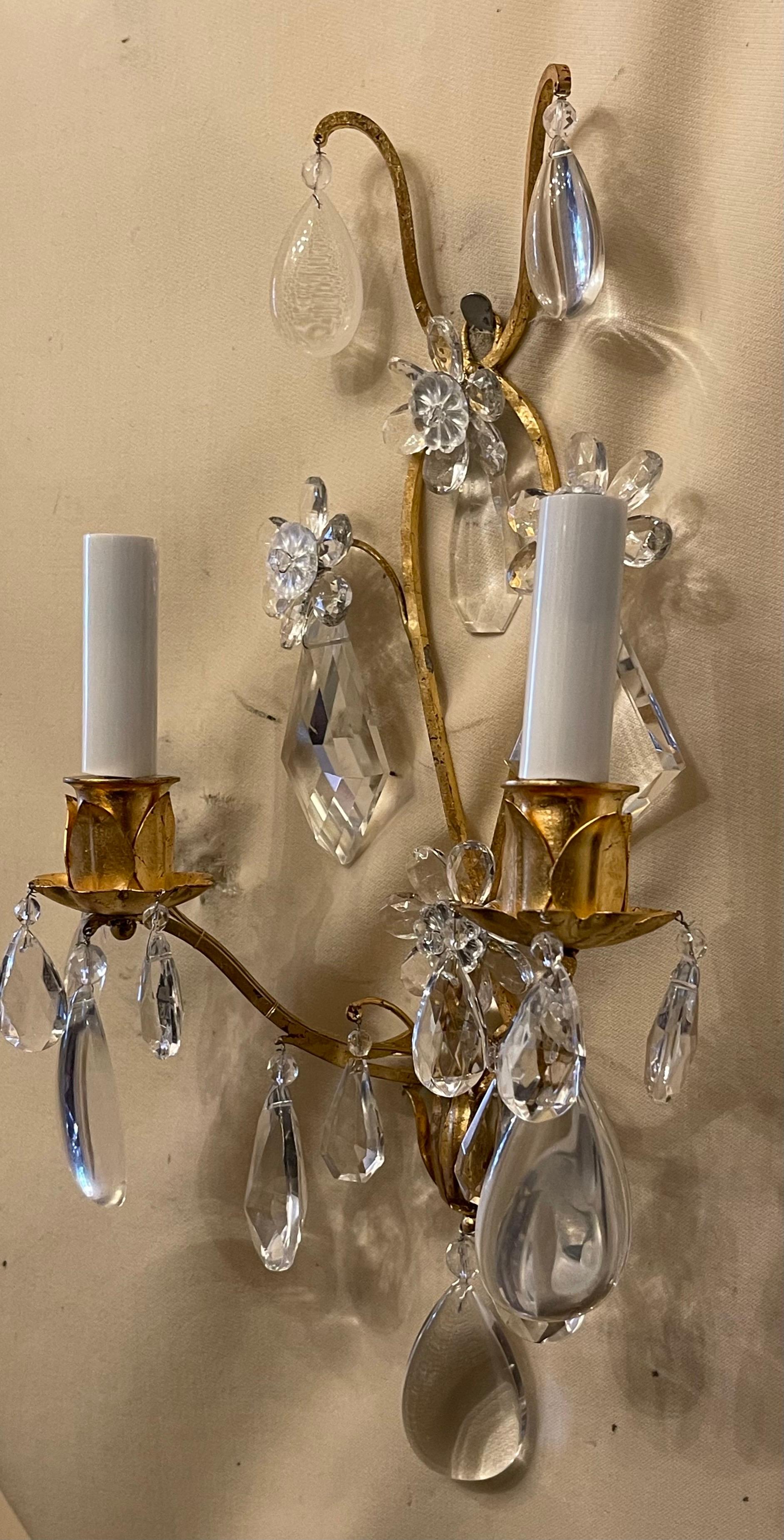 Merveilleuse Maison Bagues n°07127  Applique murale à deux lumières or fer doré cristal Bon état - En vente à Roslyn, NY