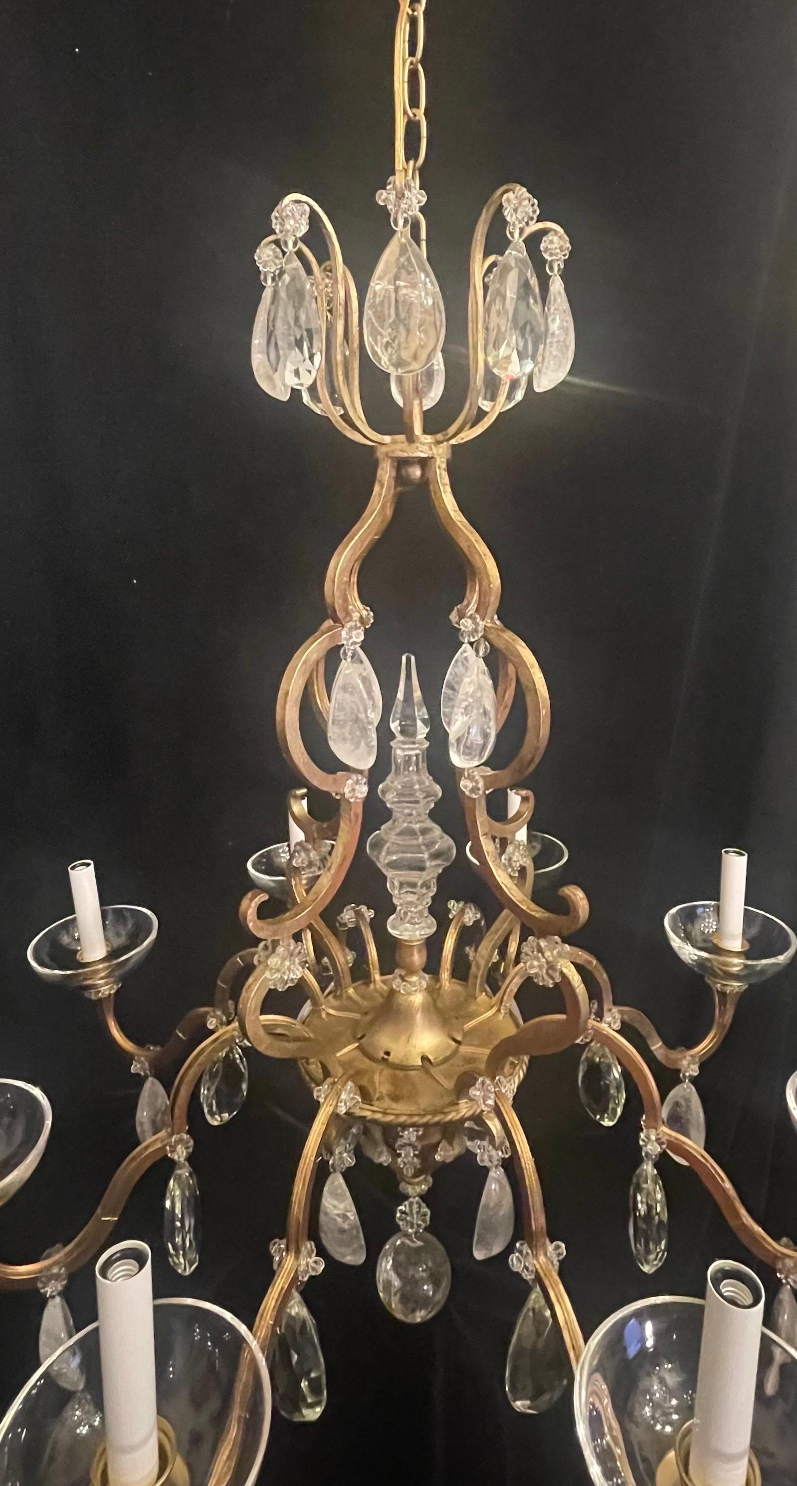Doré Merveilleux lustre à huit lumières en cristal de roche de la Maison Baguès Louis XVI en vente