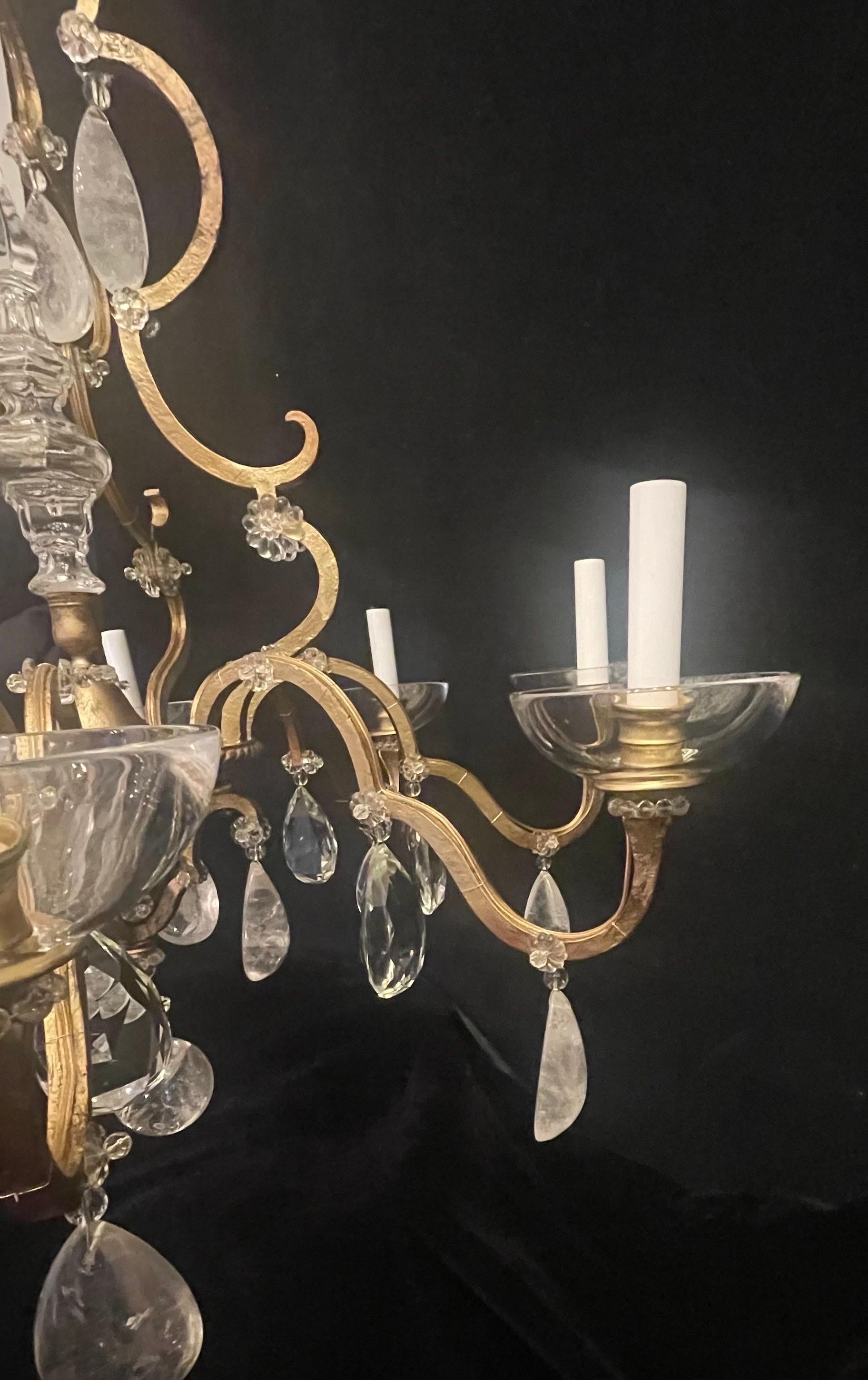 Merveilleux lustre à huit lumières en cristal de roche de la Maison Baguès Louis XVI Bon état - En vente à Roslyn, NY