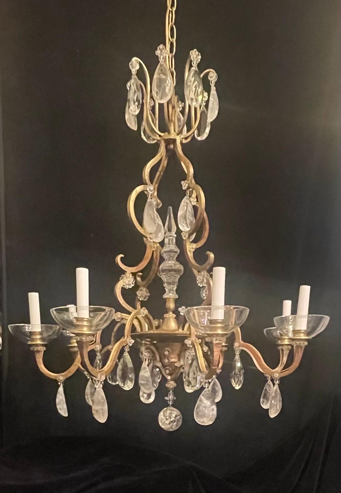 20ième siècle Merveilleux lustre à huit lumières en cristal de roche de la Maison Baguès Louis XVI en vente