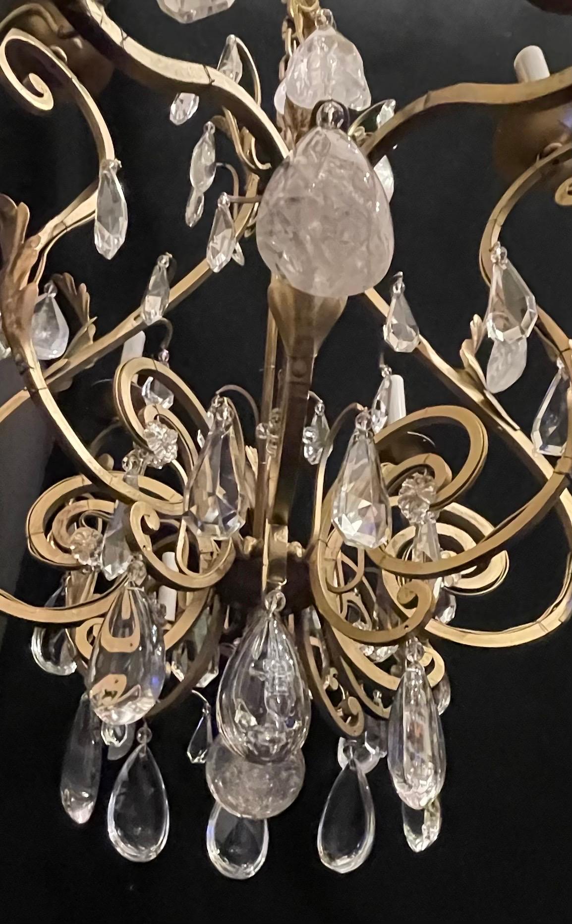 Meraviglioso lampadario a dodici luci Maison Baguès Louis XVI Large Rock Crystal In condizioni buone in vendita a Roslyn, NY