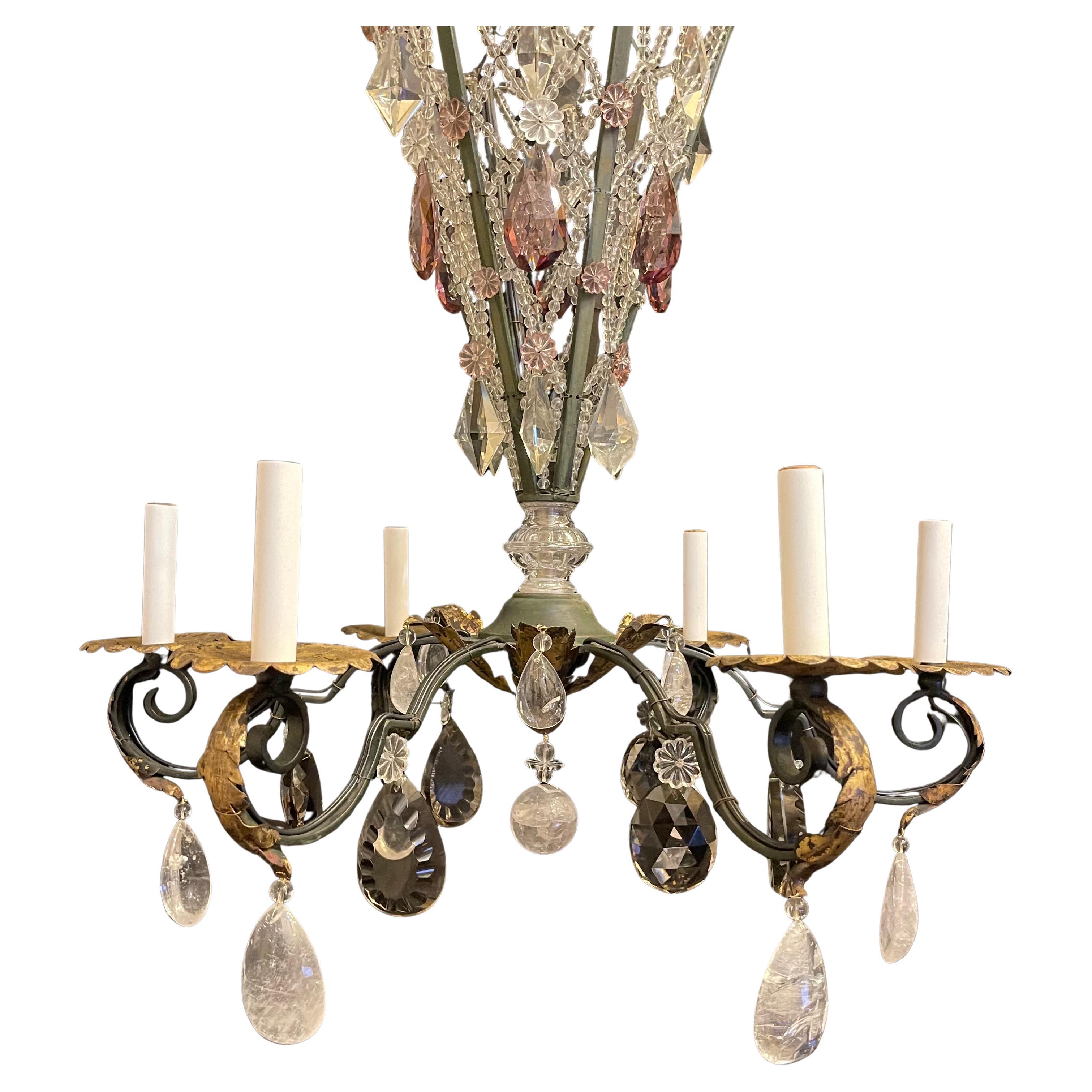 Maravilloso candelabro de 6 luces estilo Maison Baguès de cristal de roca / gota de cristal con centro de cesta en forma de rejilla de cuentas, pintado a mano en verde suave Candelabro francés
Completamente recableado con nuevas tomas de candelabro
