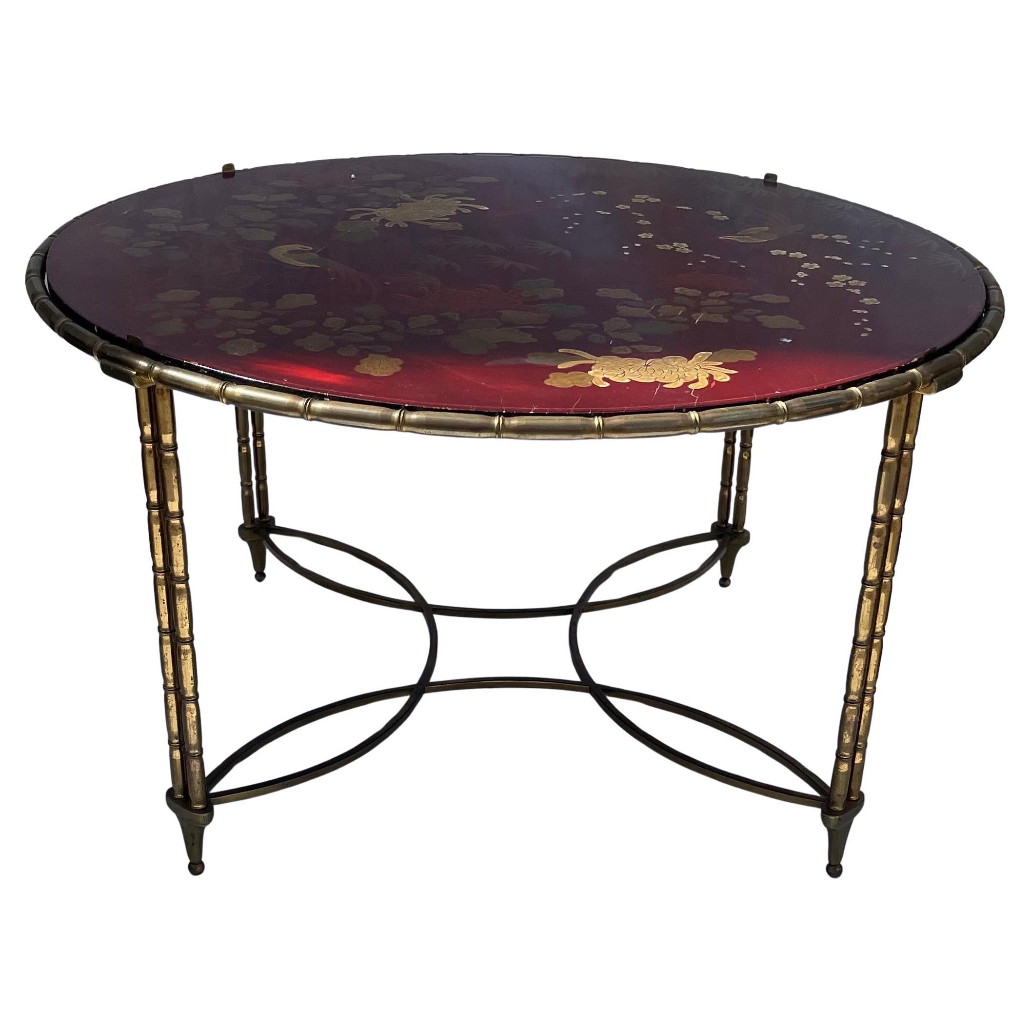 Merveilleuse table basse ronde de la Maison Bagues de style Chinoiserie en laque rouge, bambou et bronze en vente