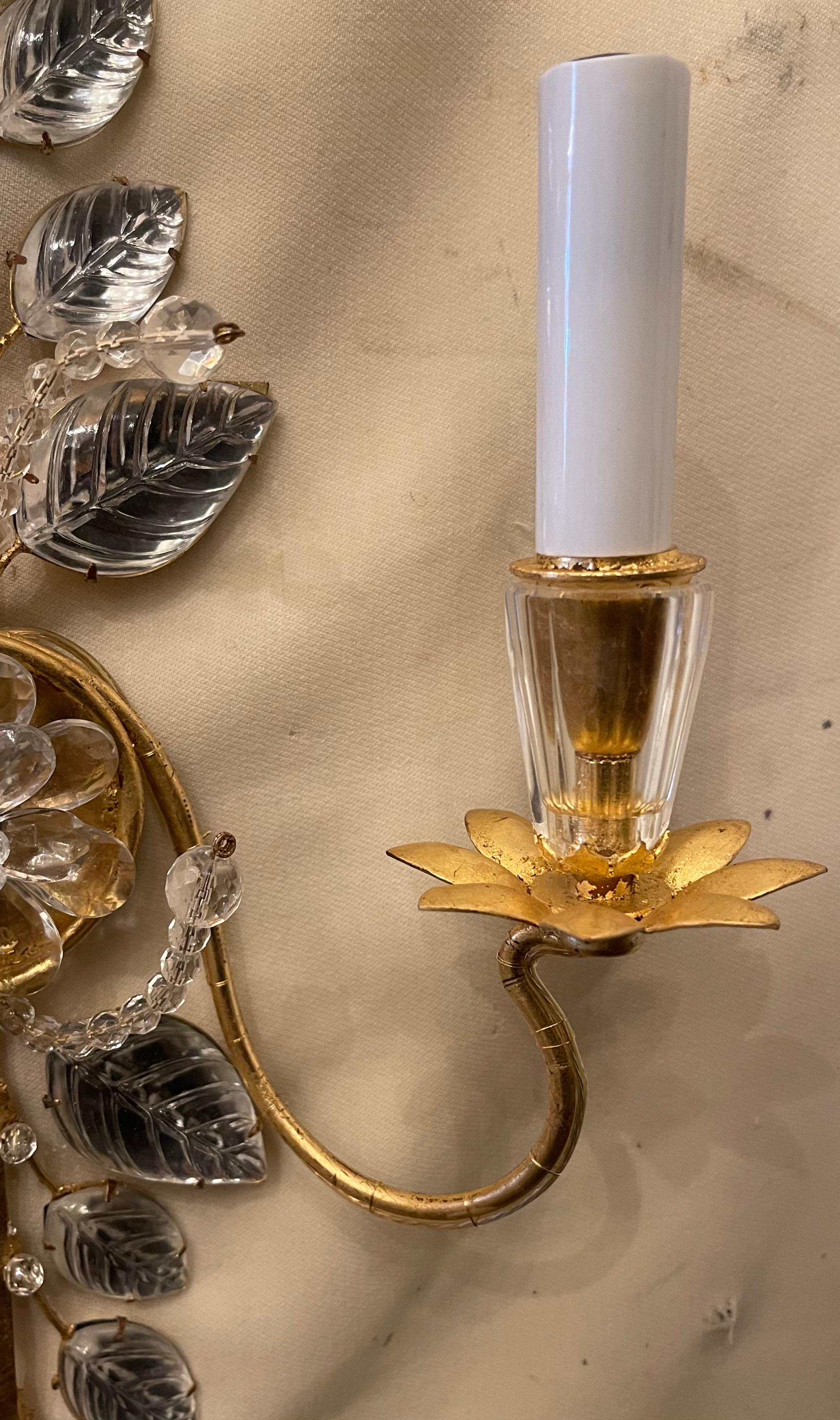Merveilleuse applique Maison Bagues n° 11169 2 lumières Bouquet de feuilles de fleurs en or doré Bon état - En vente à Roslyn, NY