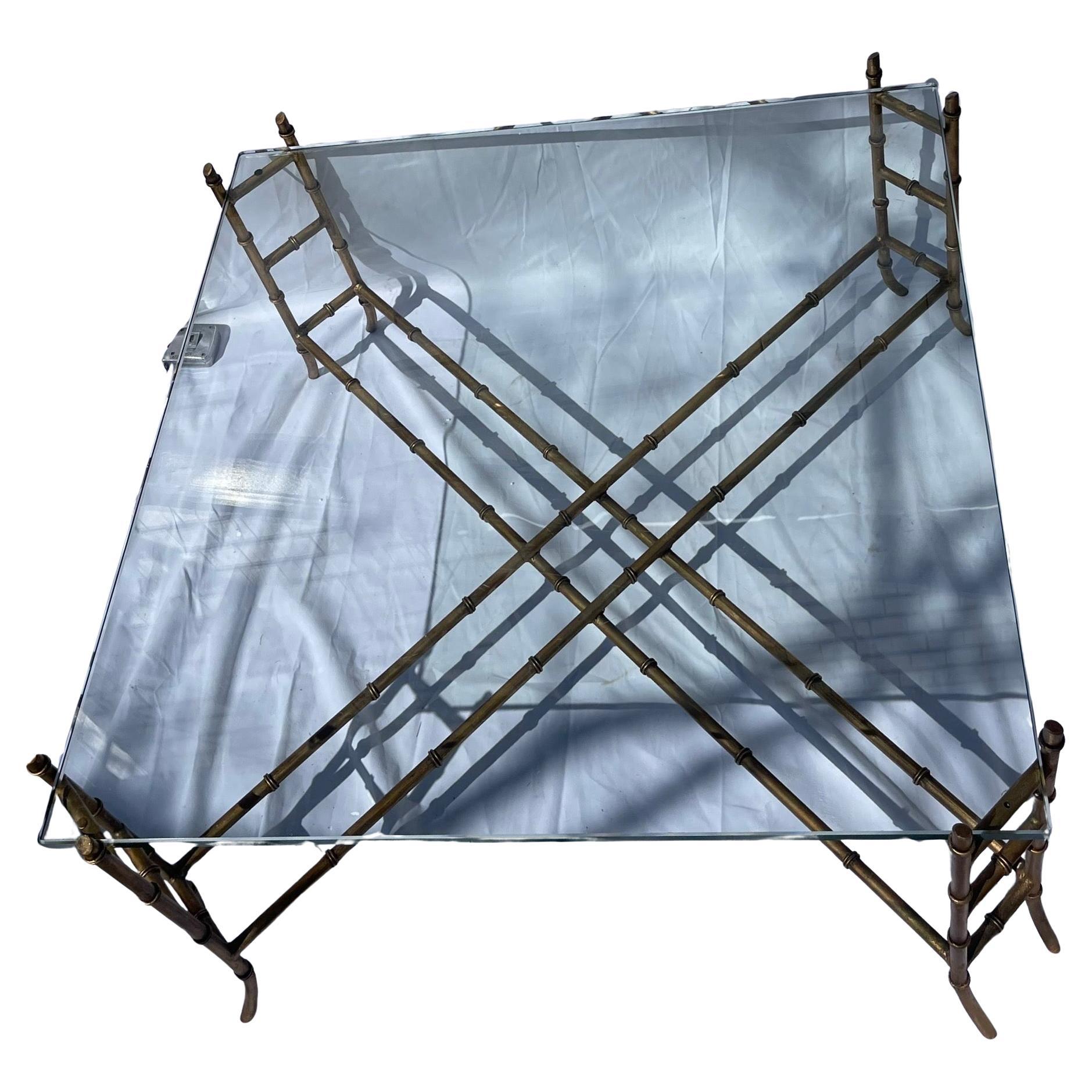 Meravigliosa Maison Baguès / Maison Jansen in stile Mid-Century Modern Square Glass & Gilt Iron Faux Bamboo Coffee / Cocktail Table
