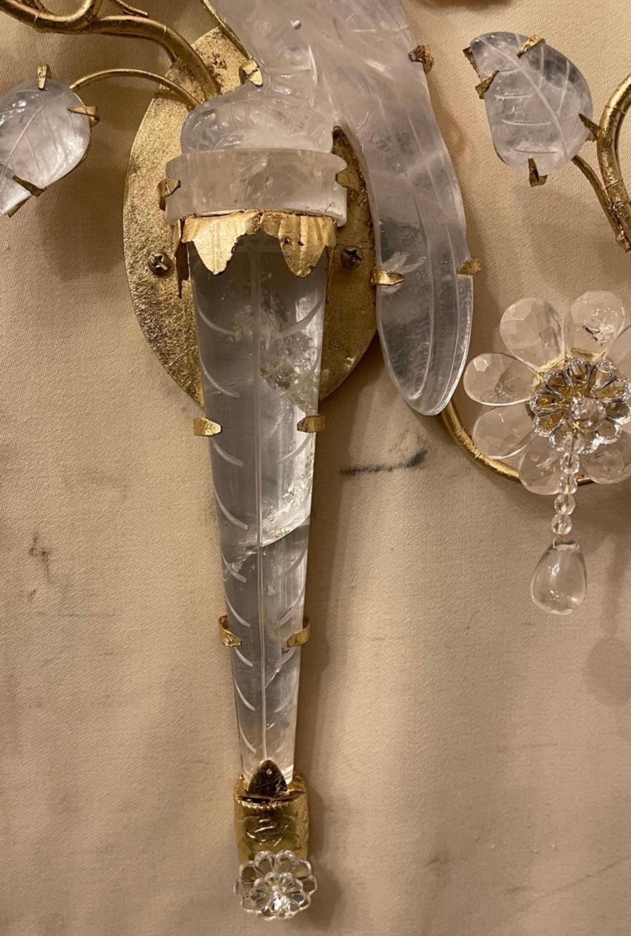 Meravigliose Petite Sconcese a due bracci in cristallo di rocca a forma di urna di uccello della Maison Baguès In condizioni buone in vendita a Roslyn, NY