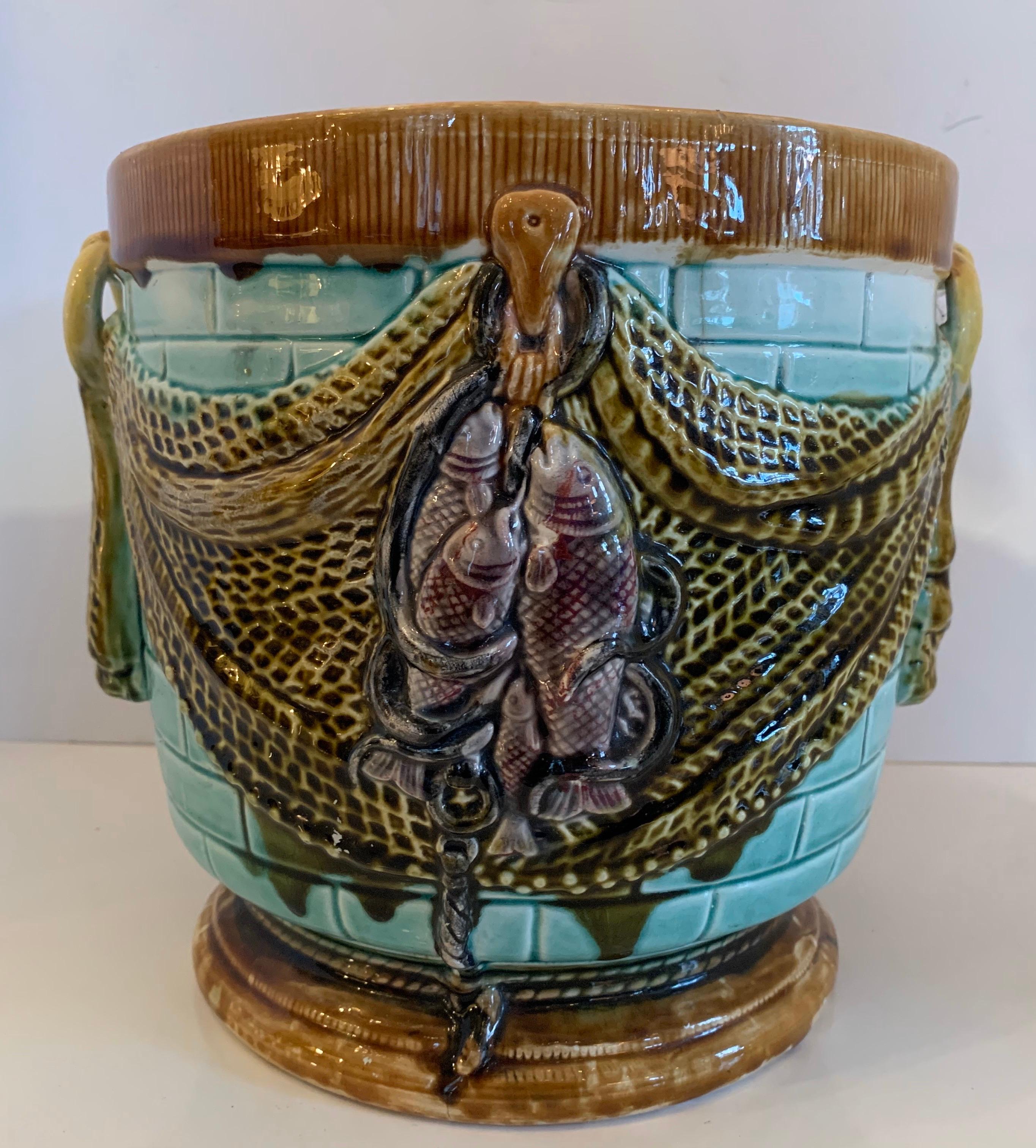 Wonderful Majolica Jardinière Centerpiece Bowl Cache Pot Planter Fish Accents In Good Condition For Sale In Roslyn, NY