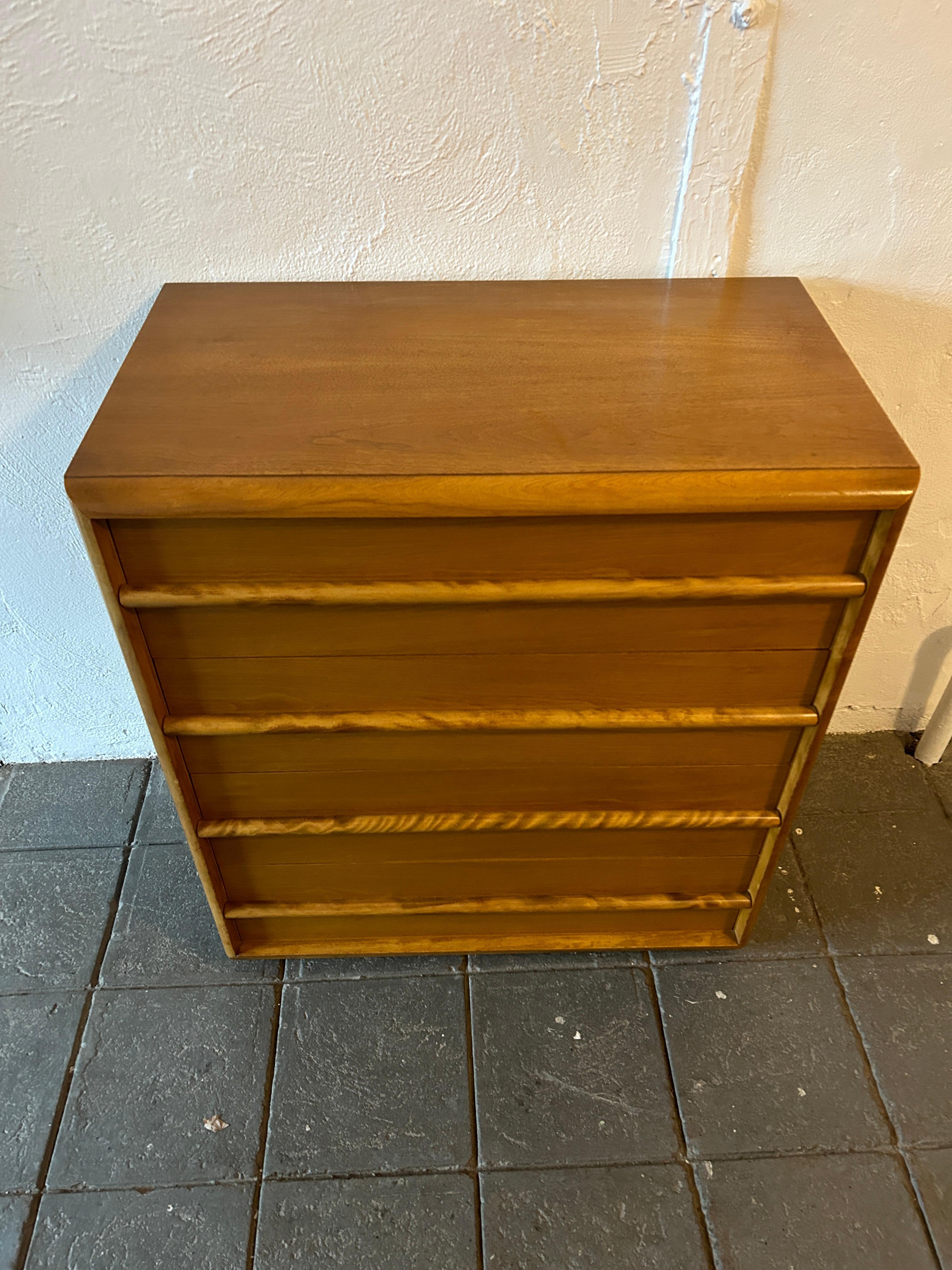 Wonderful blonde maple 4 drawer tall dresser by T.H. Robsjohn-Gibbings for Widdicomb - Great vintage condition - Shows little signs of use. Has 4 solid oak drawers with moving dividers and sliding jewelry box - all dividers can be removed. Great