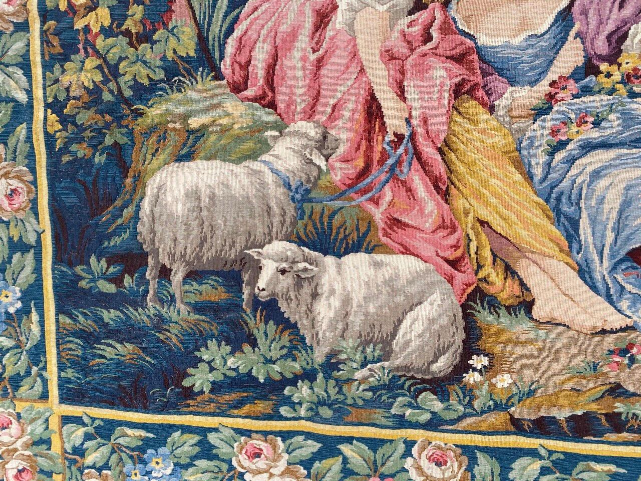 Bellissimo arazzo francese della metà del secolo scorso con un bellissimo disegno di scena galante (disegno Boucher) e bei colori, interamente tessuto dalla manifattura meccanica Jaquar con lana su fondo di lana.