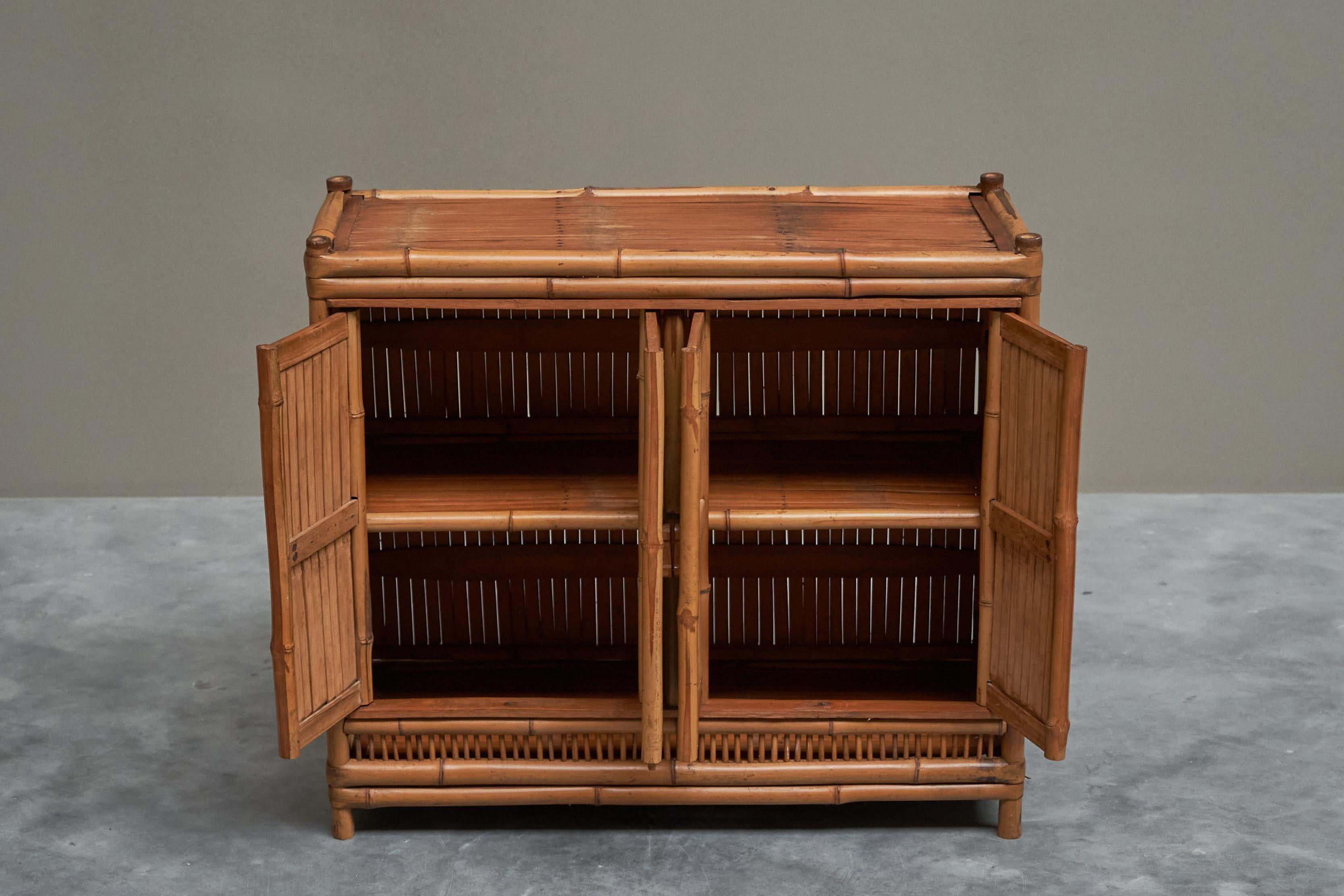 Merveilleuse armoire en bambou du milieu du siècle 1960 en vente 4