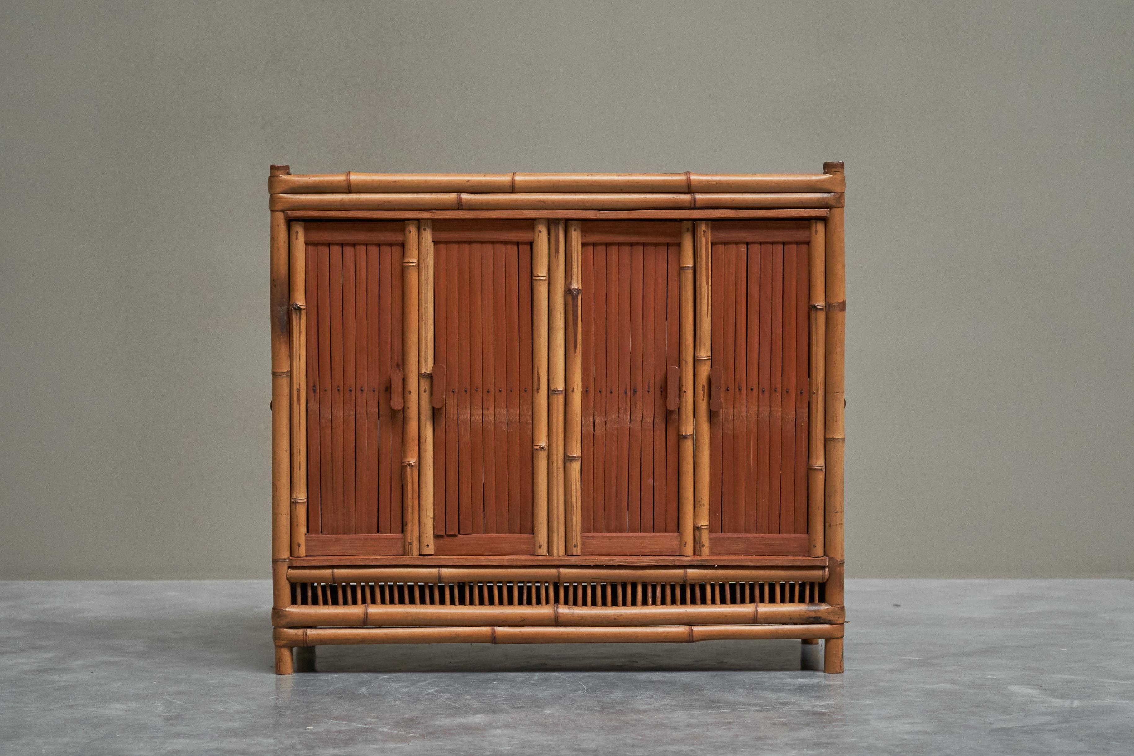 Mid-Century Modern Merveilleuse armoire en bambou du milieu du siècle 1960 en vente