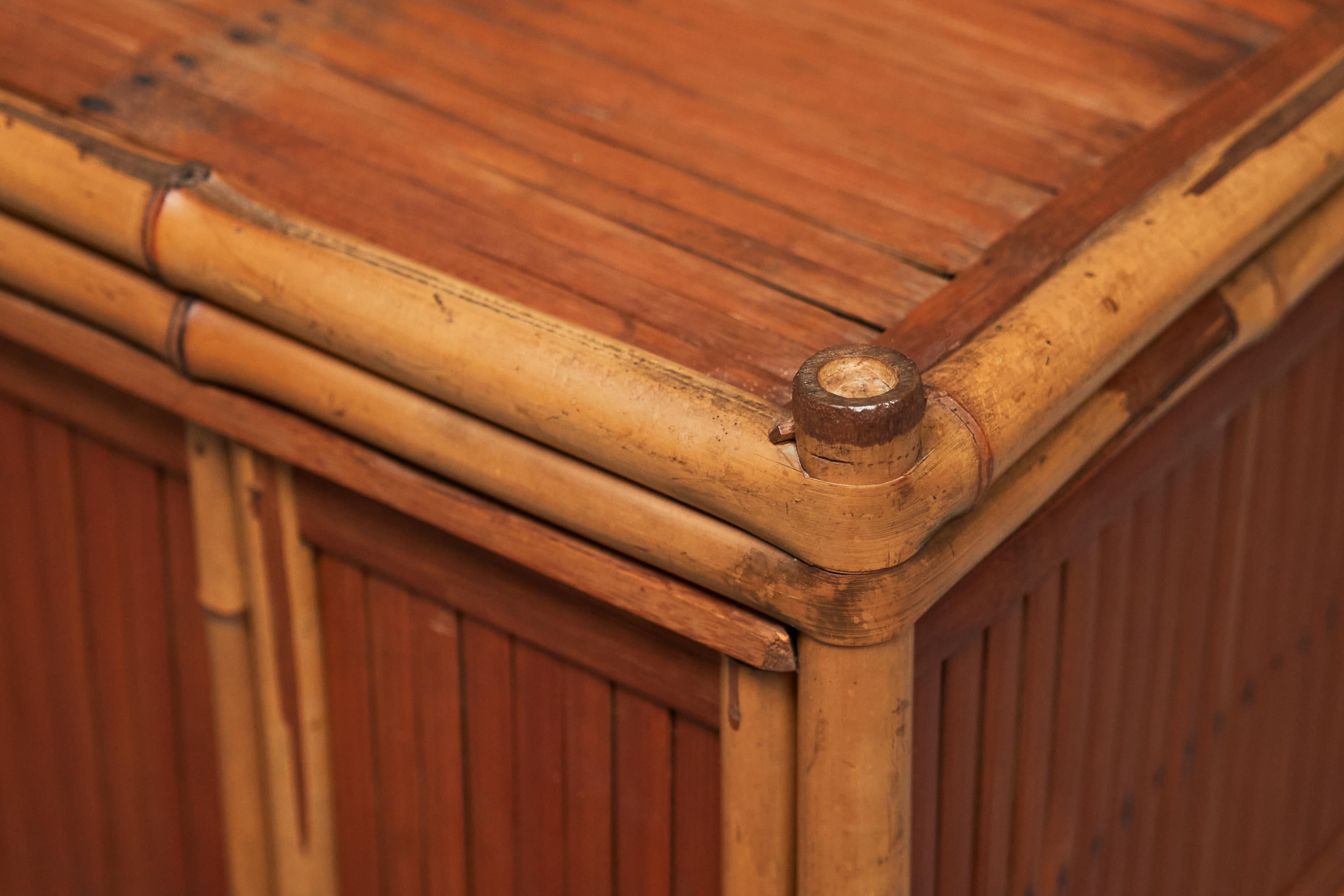 Merveilleuse armoire en bambou du milieu du siècle 1960 en vente 1