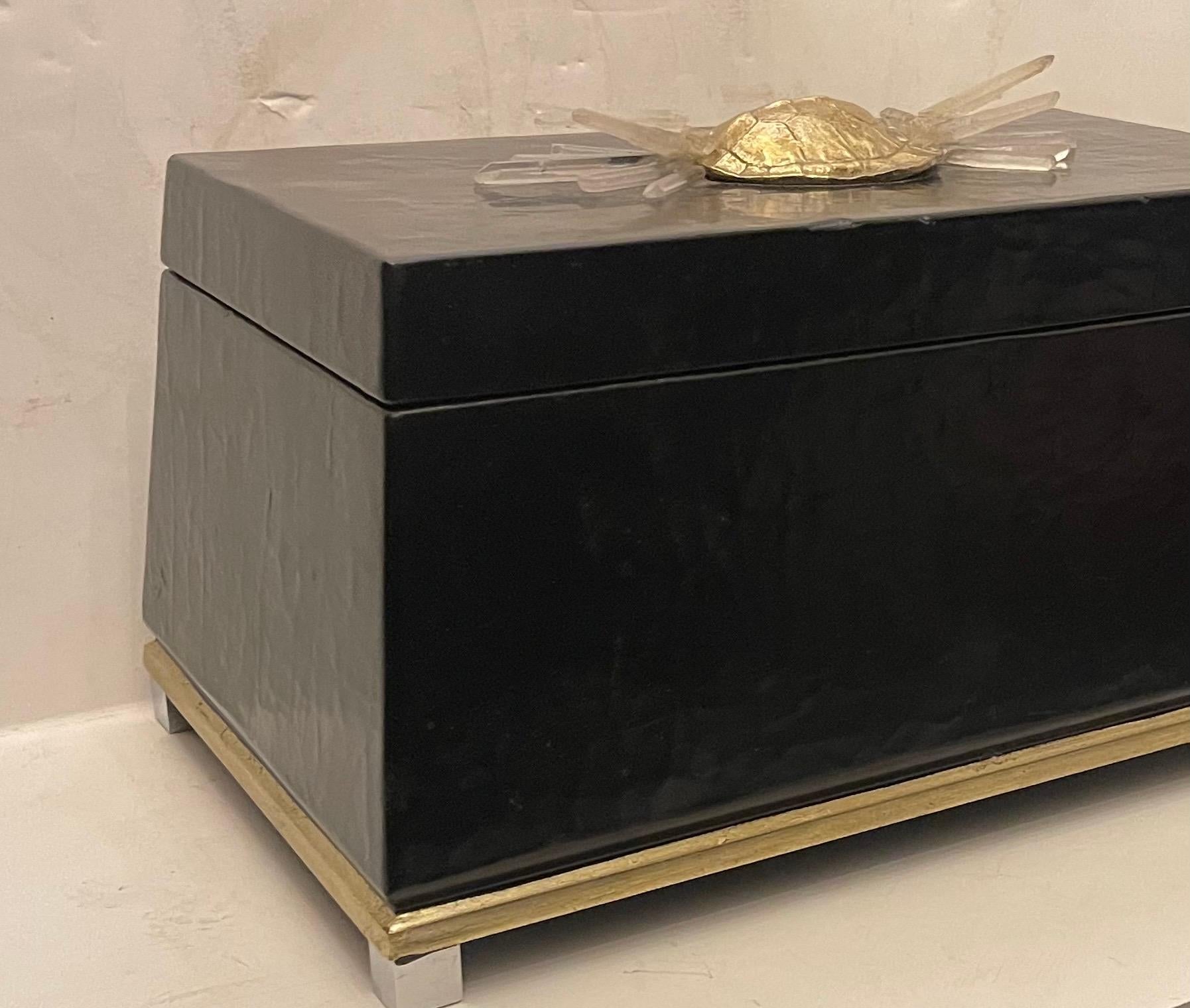 Maravilloso cofre grande de cristal de roca lacado en negro, estilo Lorin Marsh, moderno de mediados de siglo 