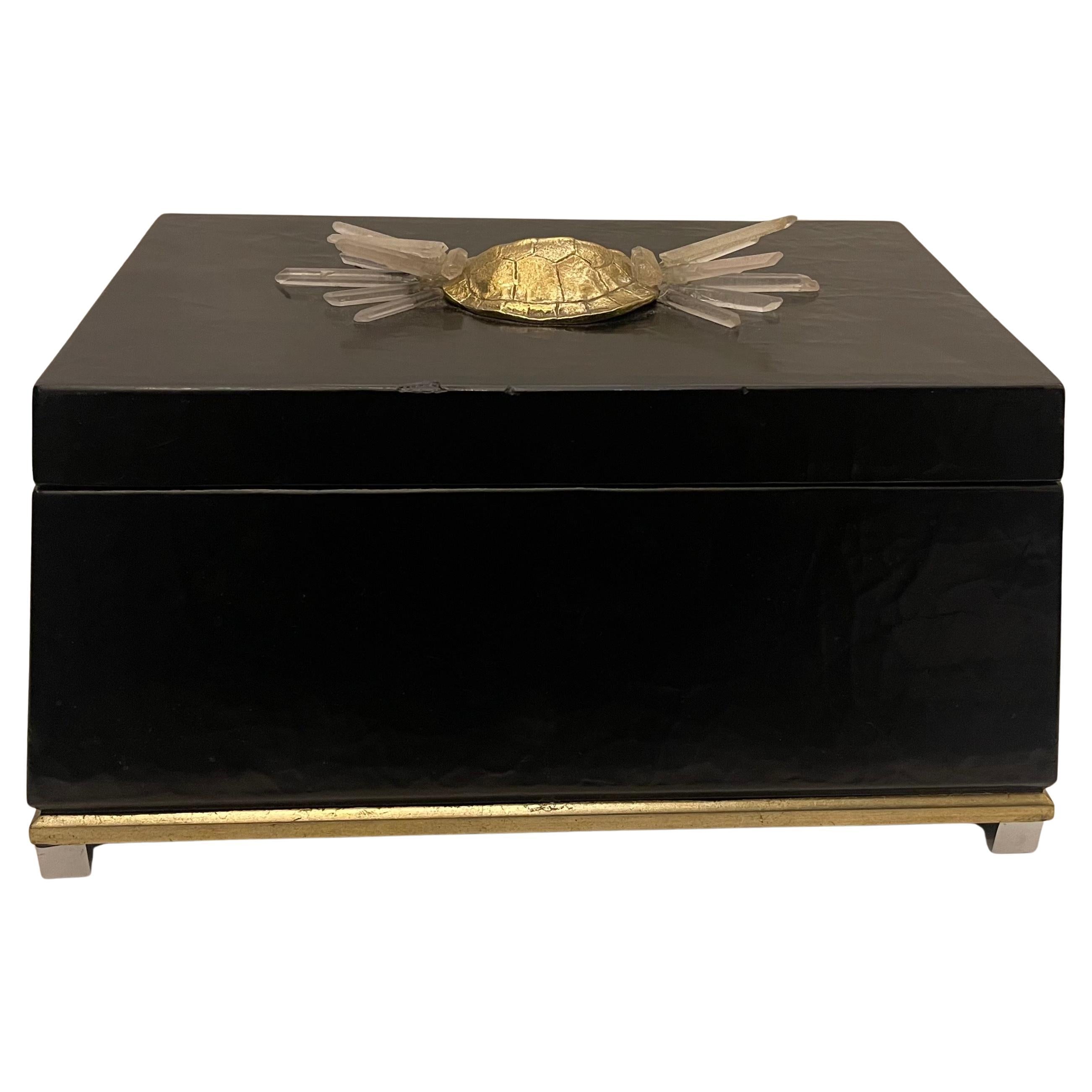 Maravilloso cofre de mediados de siglo Lorin Marsh de cristal de roca lacado en negro y dorado en venta