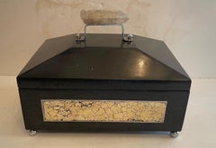 Merveilleuse boîte-cercueil Lorin Marsh Mid Century Faux Marble Rock Crystal Nickel Box Casket
